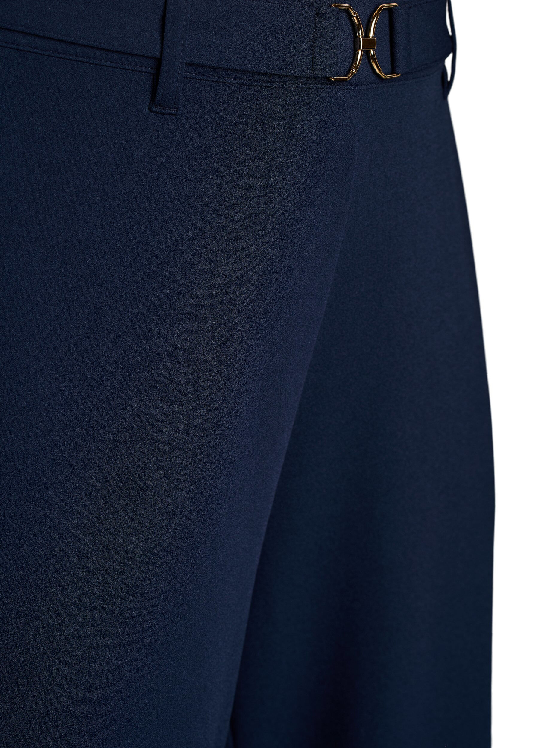 Zizzi Pantalon taille haute avec ceinture et boucle dor&eacute;e, Bleu, Packshot image number 2