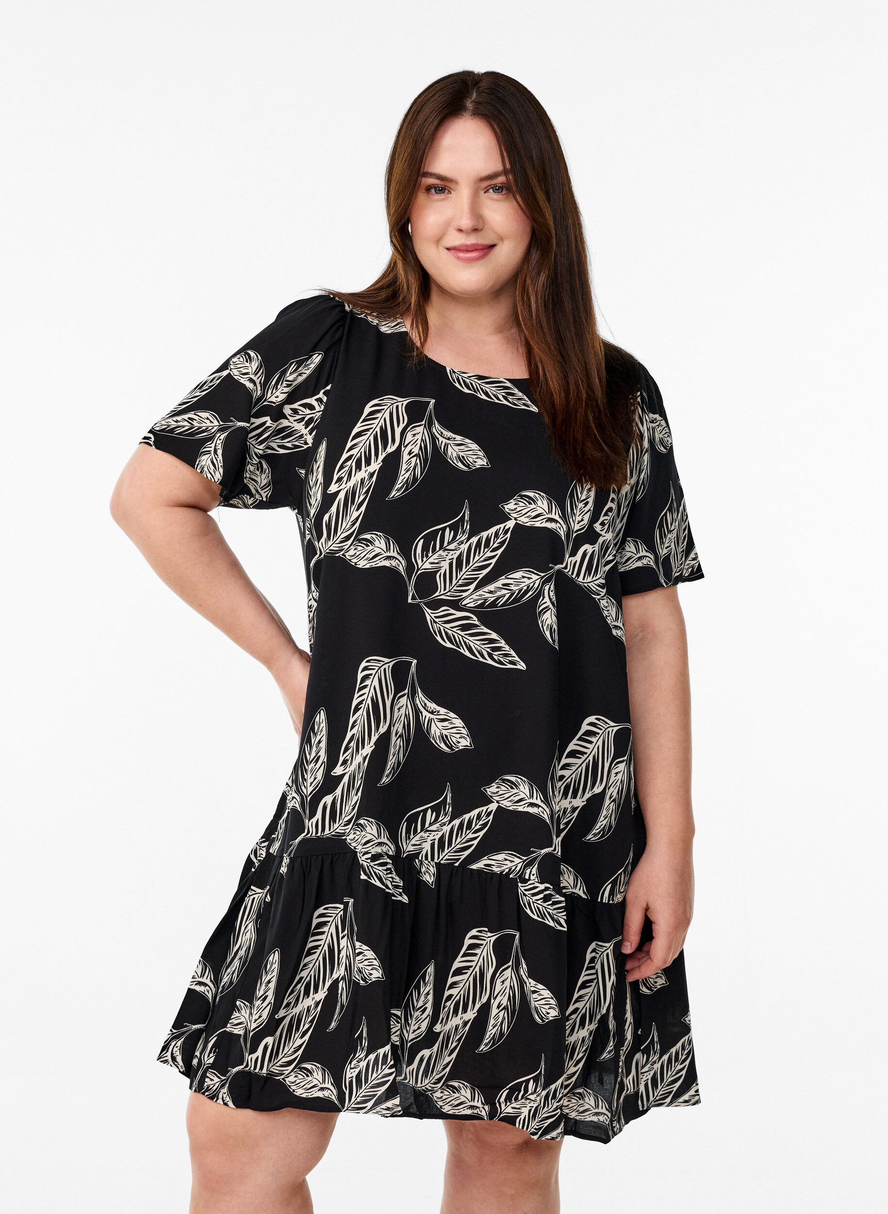 Zizzi FLASH - Robe en viscose avec d&eacute;coupe, Noir, Model image number 0