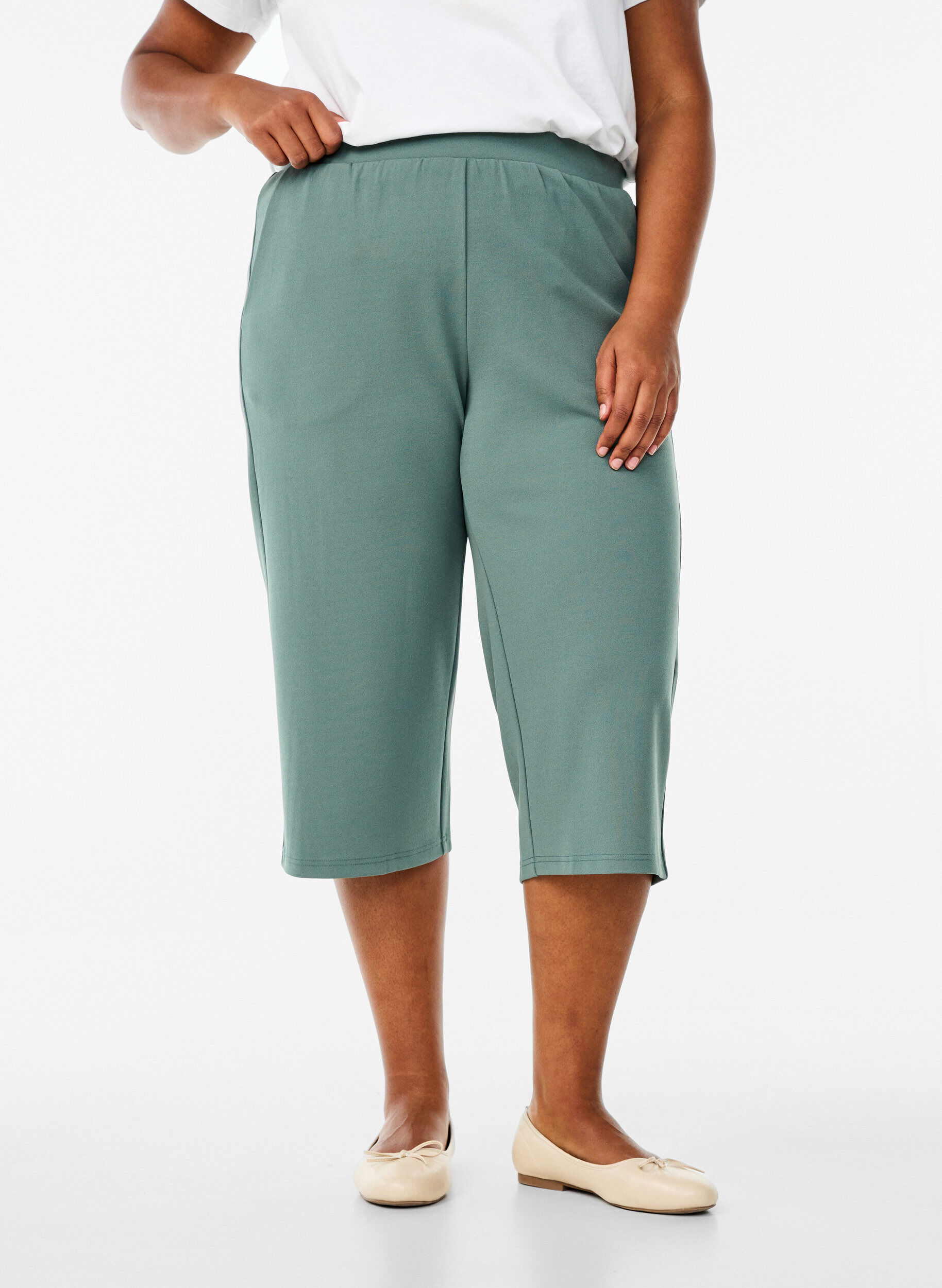 Zizzi FLASH - Culotte taille haute &agrave; coupe ample, Vert fonc&eacute;, Model image number 2