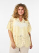 Blouse en dentelle avec col &agrave; volants et manches courtes, Jaune clair, Model image number 0