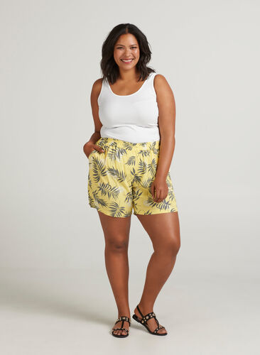 Short ample, YELLOW PALM, Model image number 0