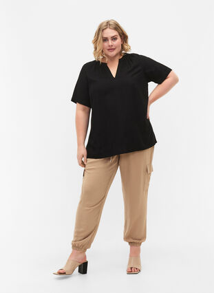 Viscose blouse met korte mouwen en v-hals, Black, Model image number 2