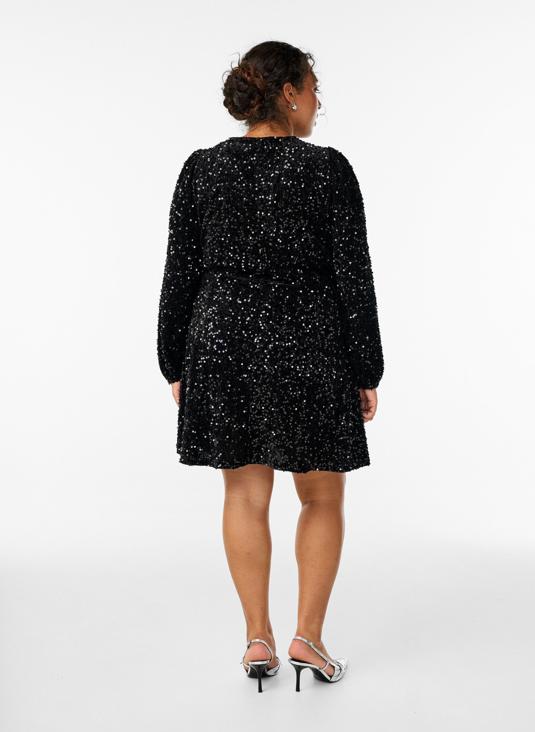ZizziRobe courte &eacute;vas&eacute;e &agrave; sequins, Noir, Model image number 2