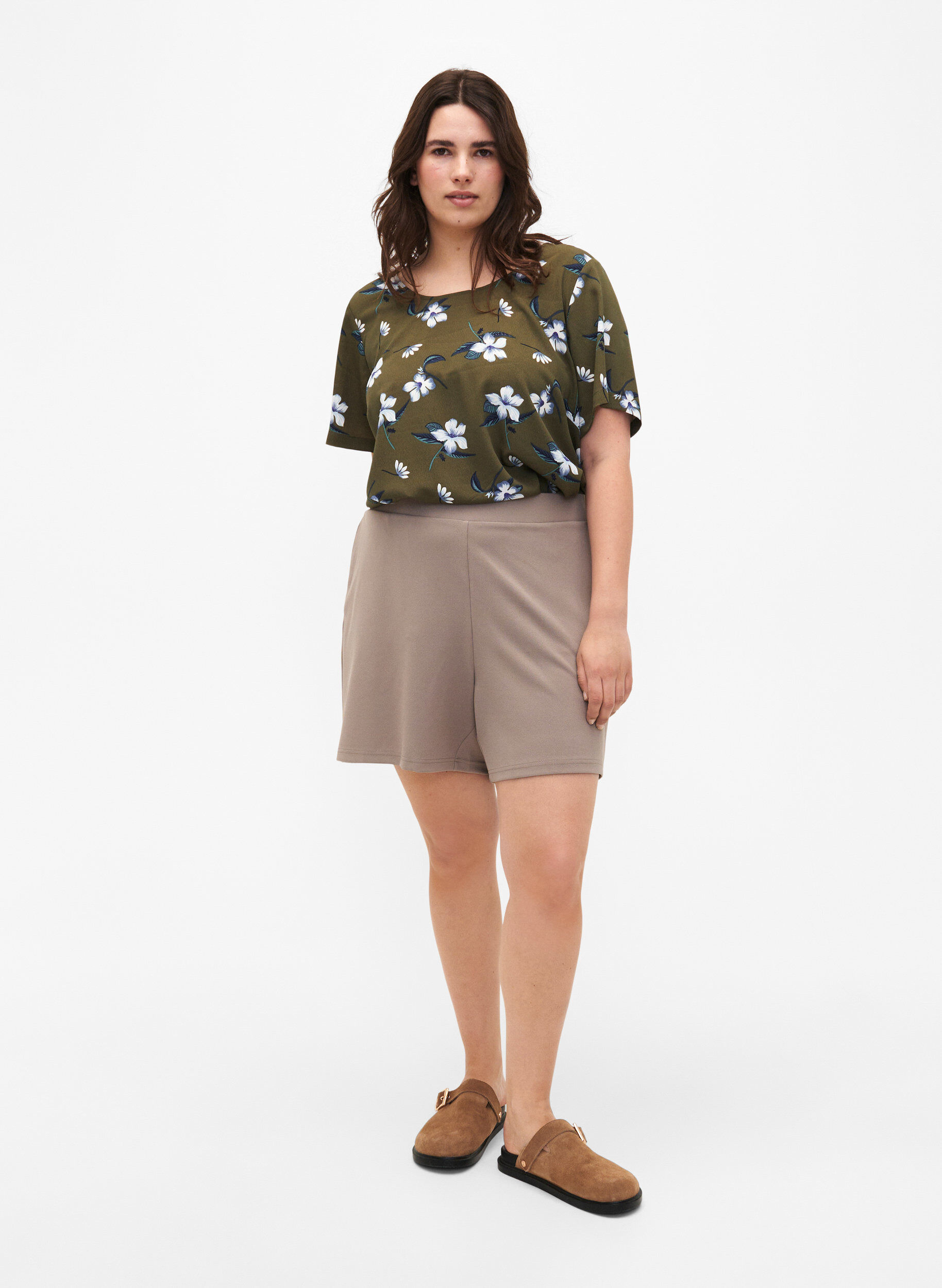 ZizziFLASH - Korte broek met losse pasvorm en zakken, Beige, Model image number 1