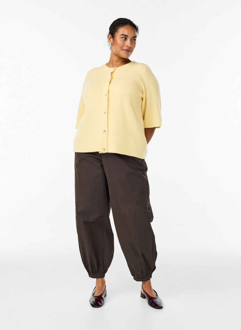 Cardigan en maille &agrave; manches courtes avec boutons boule brillants, Jaune clair, Model image number 1