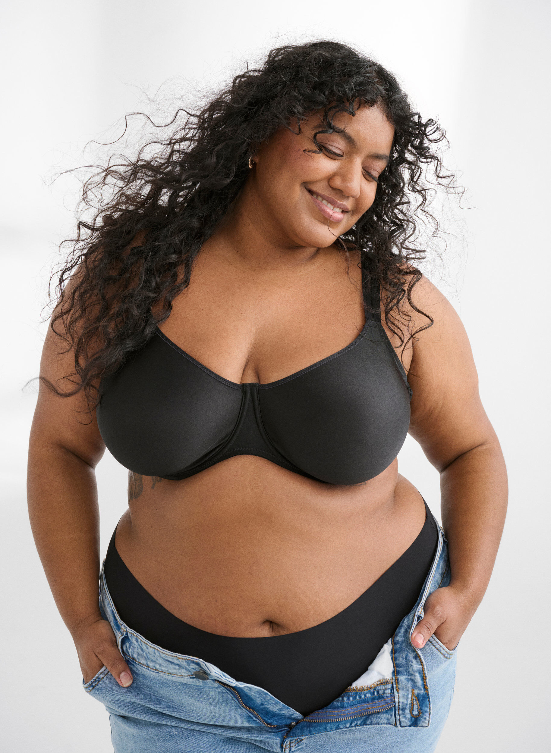 Zizzi Soutien-gorge moul&eacute; couvrant avec maintien &eacute;lev&eacute;, Noir, Image image number 0