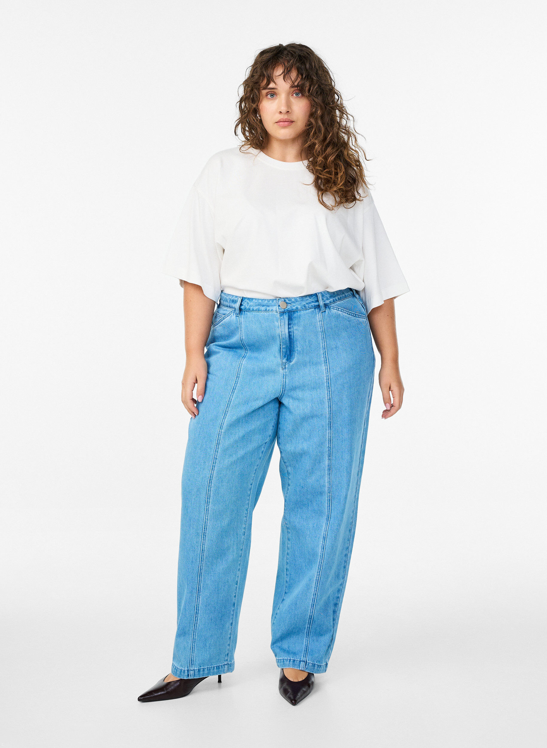 Kiana jeans met een straight-fit en gedurfde stiksels, Blauw, Model