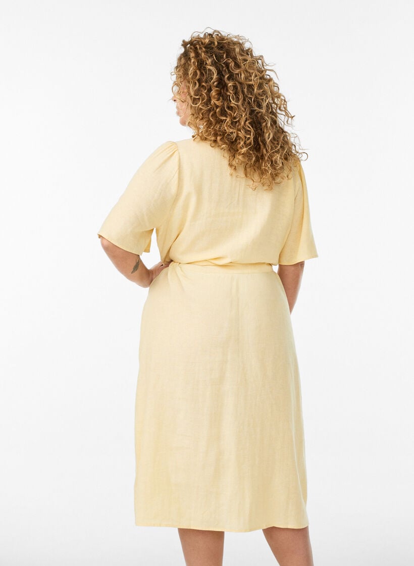 Robe chemise en lin et viscose avec une ceinture &agrave; nouer, Jaune clair, Model image number 2