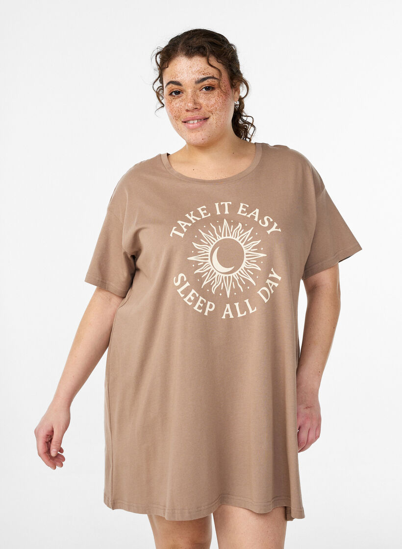 T-shirt de nuit long en coton bio avec imprim&eacute;, Beige, Model image number 0