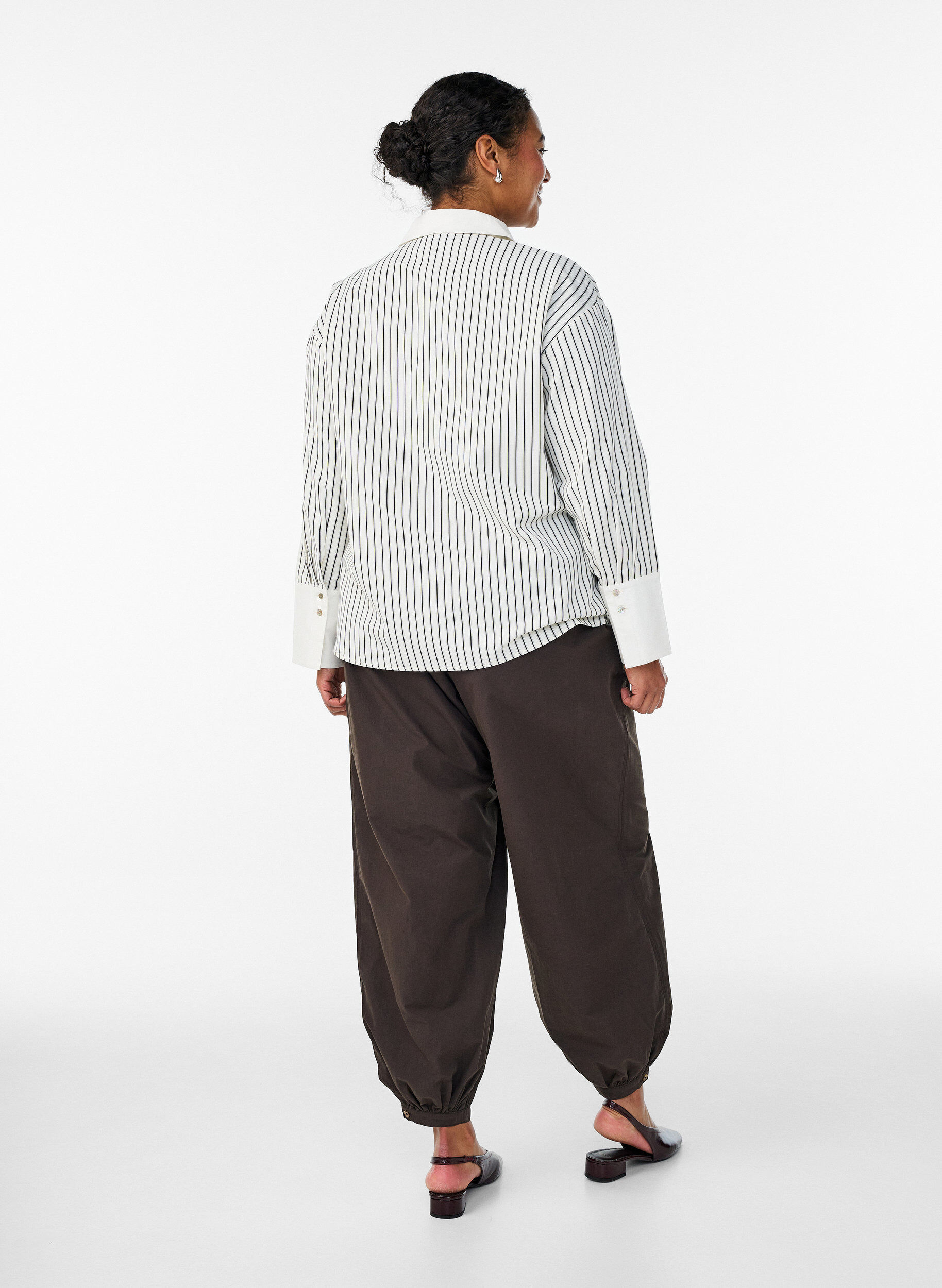 Zizzi Pantalon ballon taille haute en coton, Marron, Model image number 1