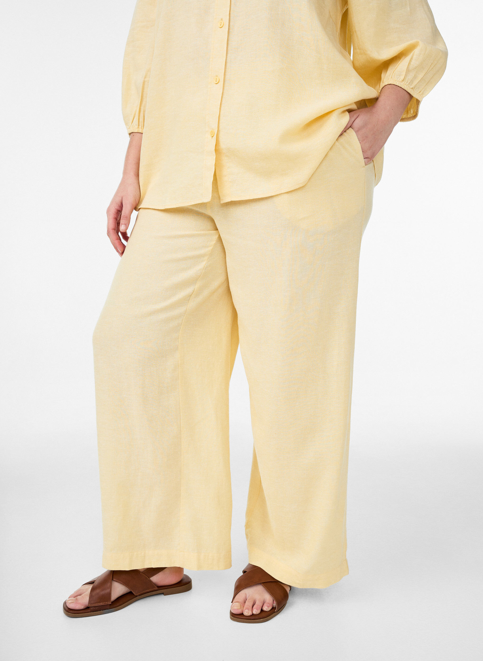 ZizziPantalon large en lin et viscose, Jaune clair, Model image number 2
