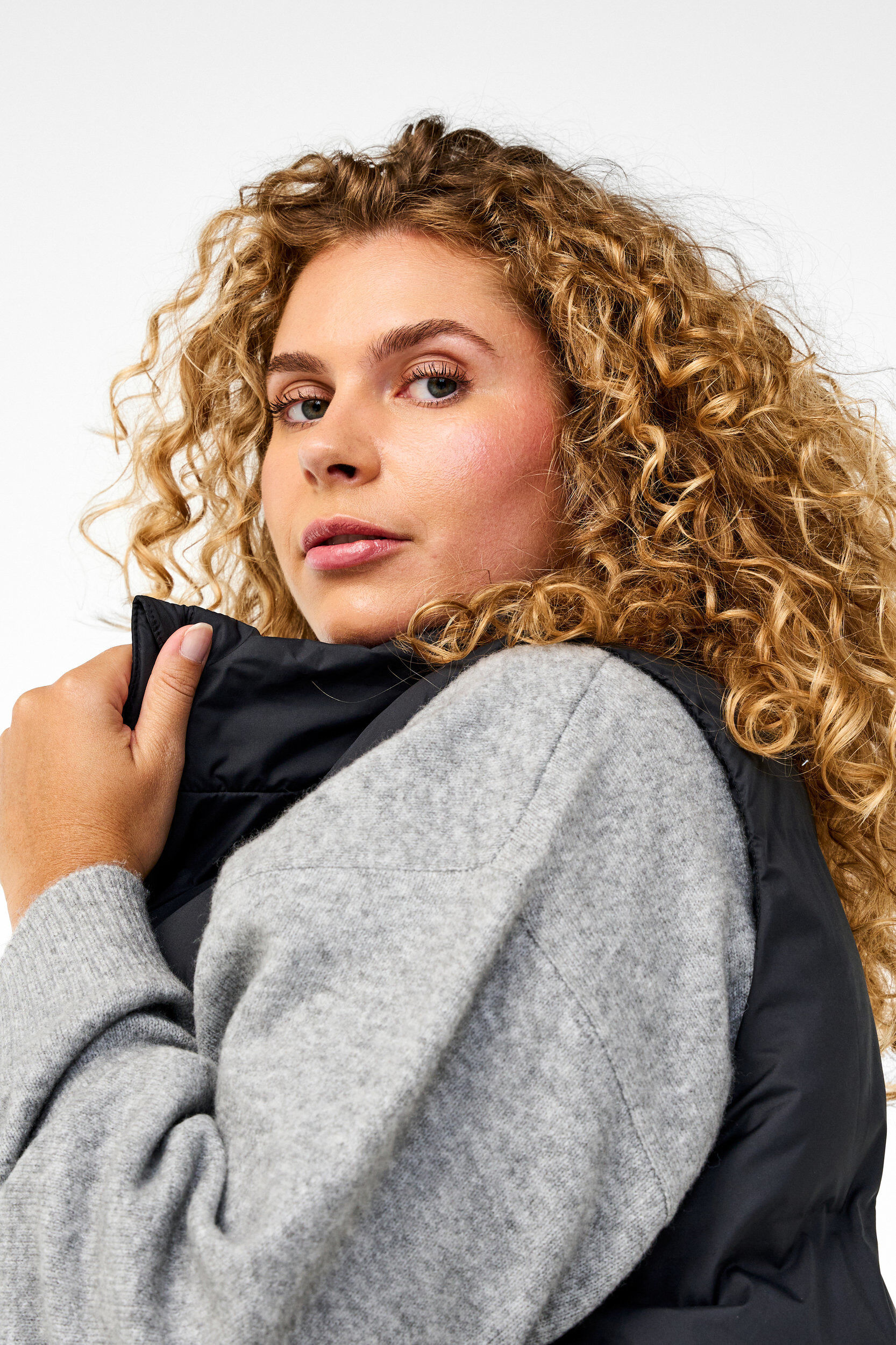 ZizziLang vest met zakken en rits in twee richtingen, Zwart, Model image number 4