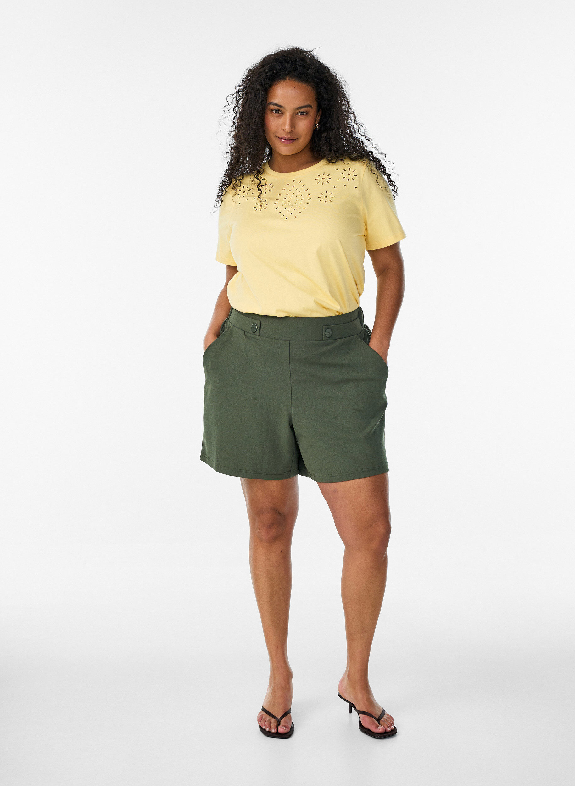ZizziKorte broek met zakken en losse pasvorm, Groen, Model image number 1