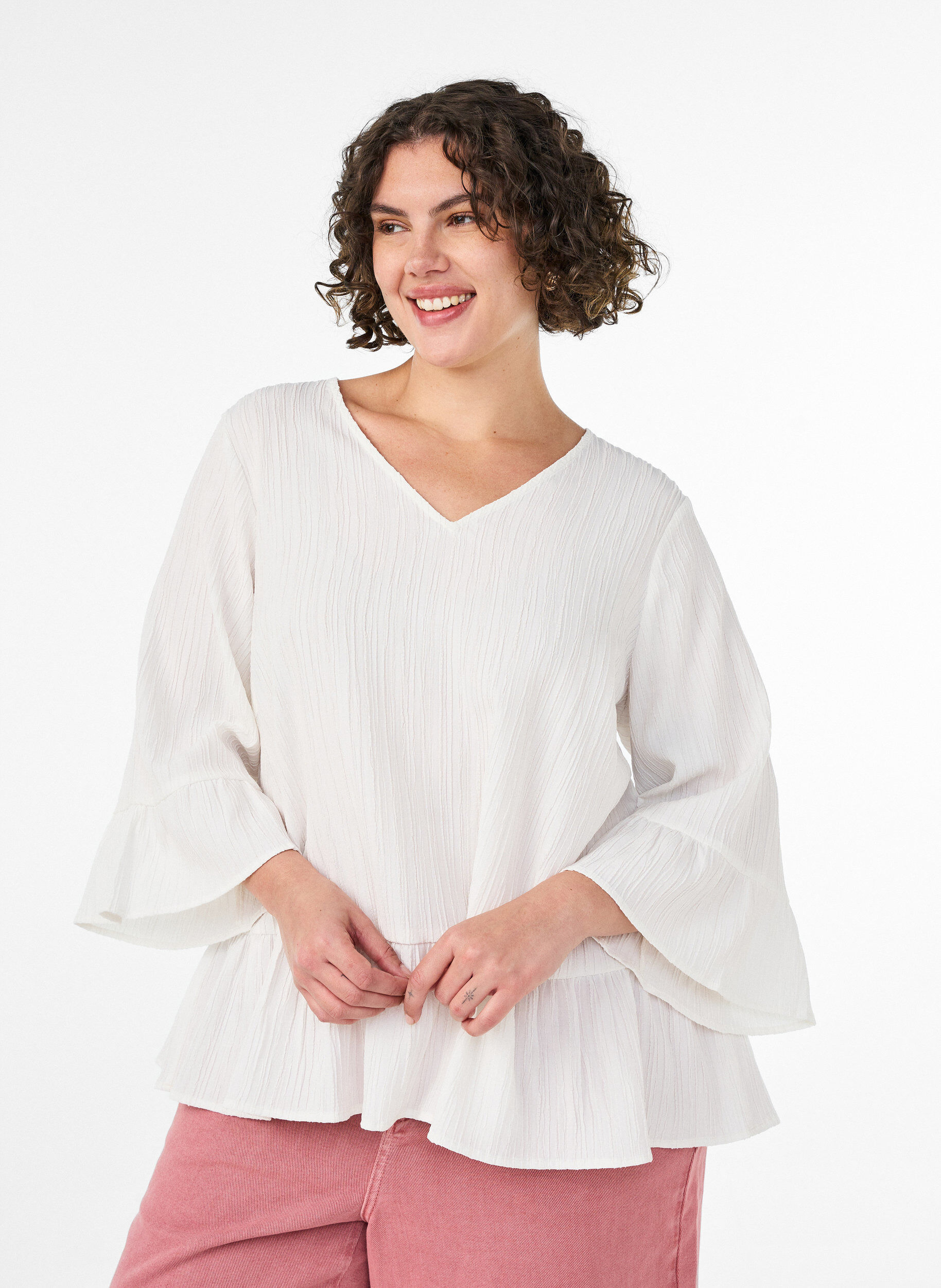 ZizziBlouse textur&eacute;e avec col V et volants, Vanille, Model image number 0