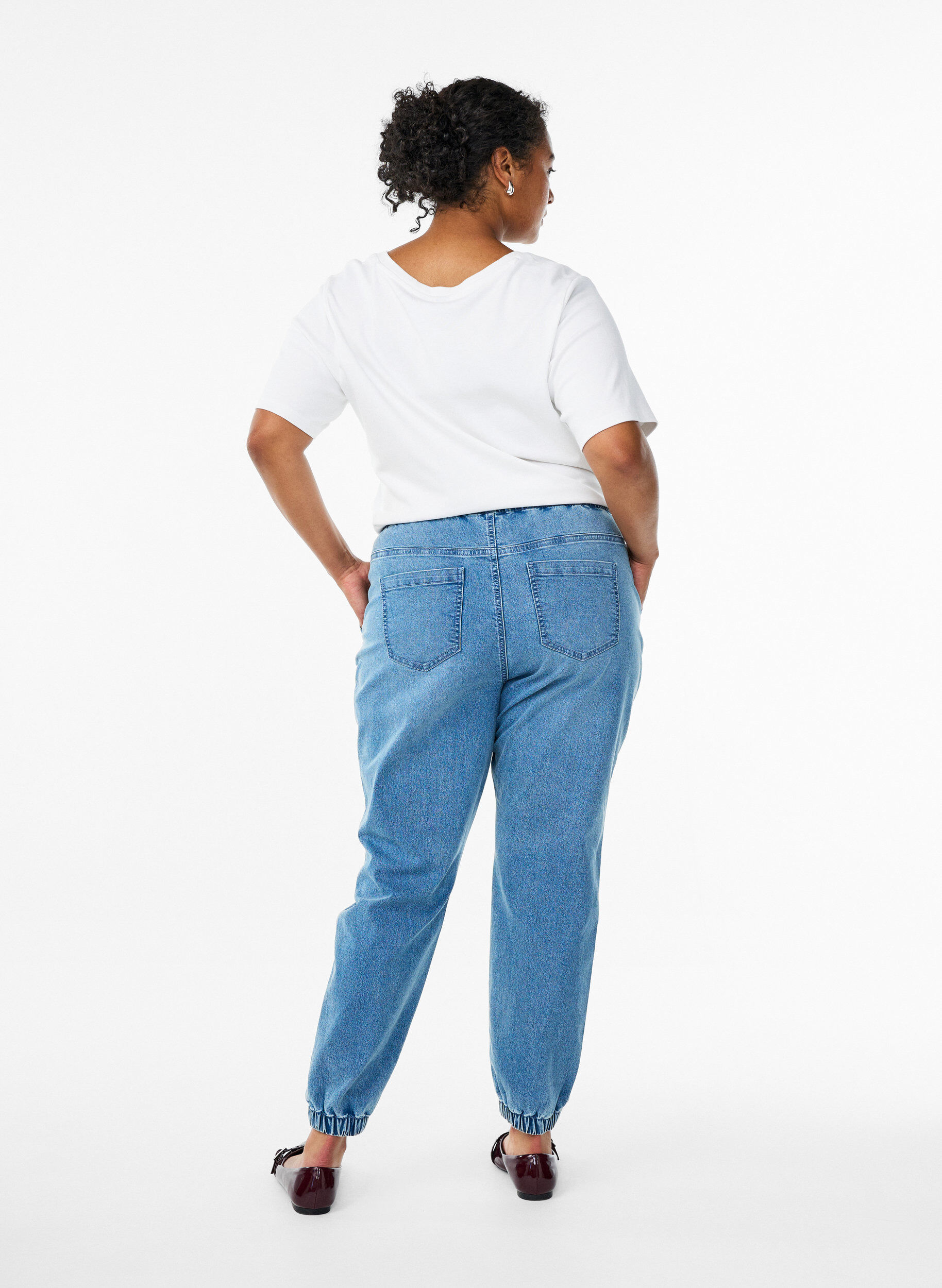 Zizzi Pantalon de jogging en denim avec des poches, Bleu Clair, Model image number 2