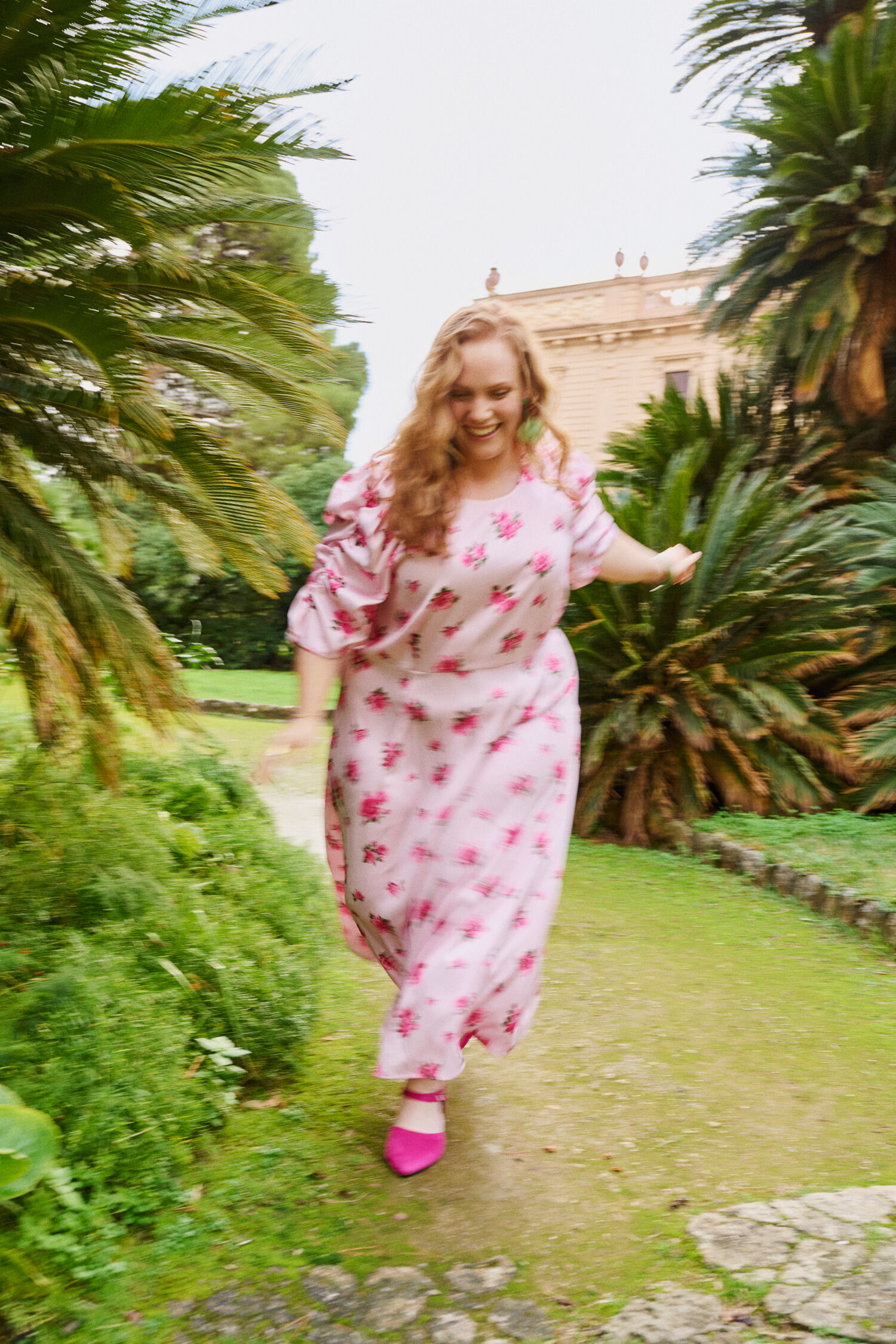 ZizziBloemen wikkeljurk, , Model