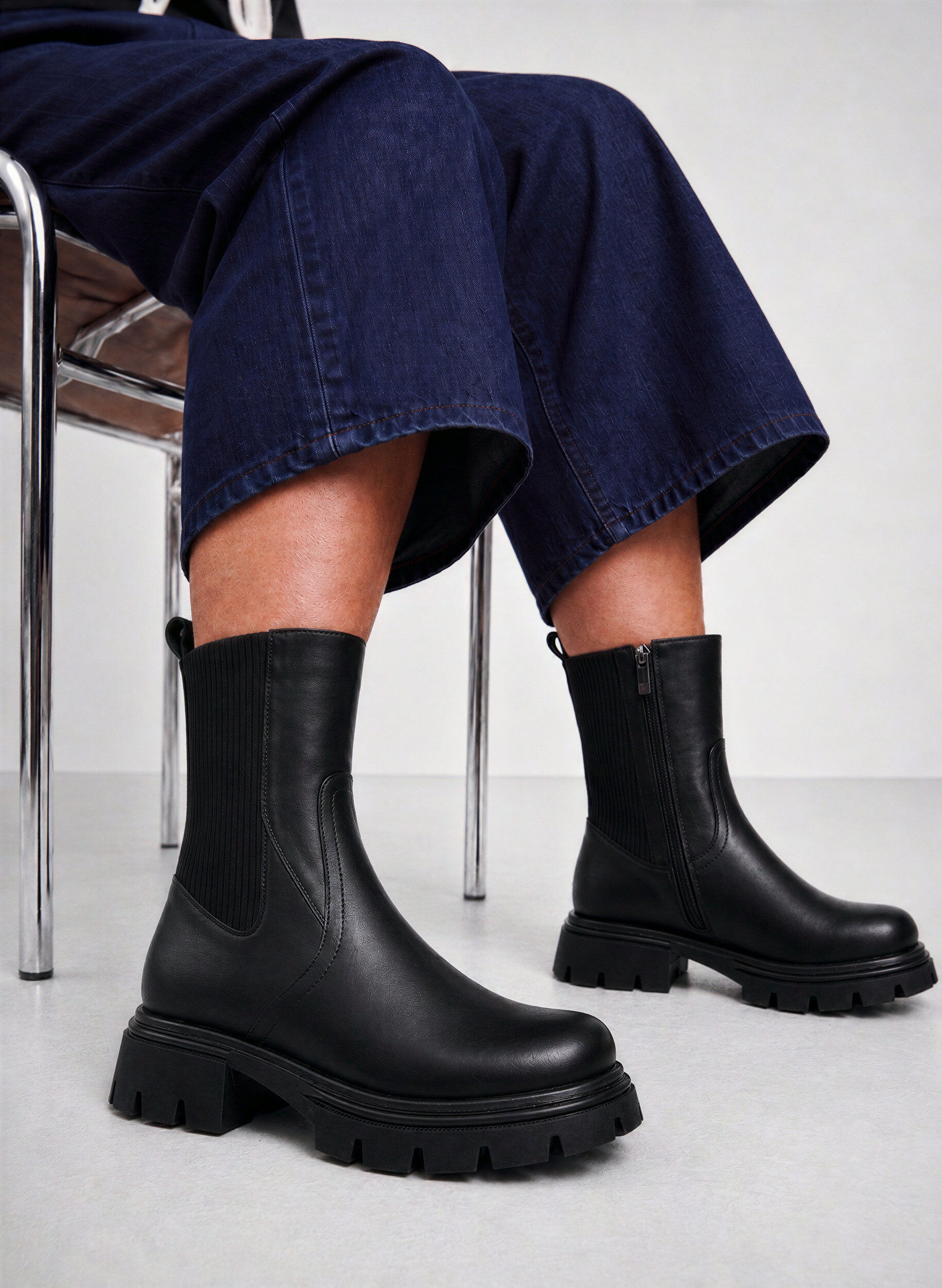 Extra Wide Fit - Chelsea boot met een chunky zool en geribde panelen