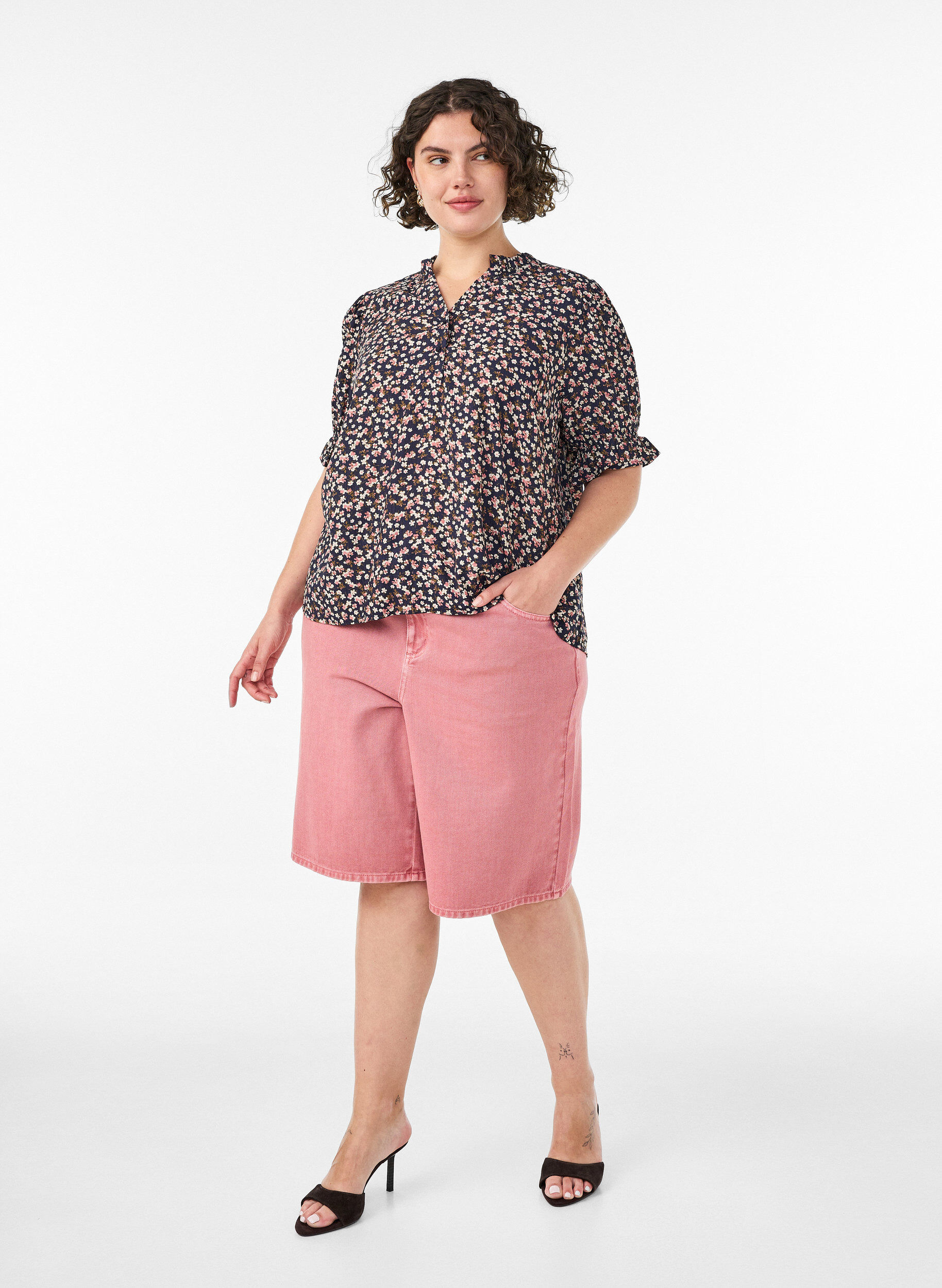 ZizziBlouse van viscose met bloemenprint, korte mouwen en smockdetails, Blauw, Model image number 1