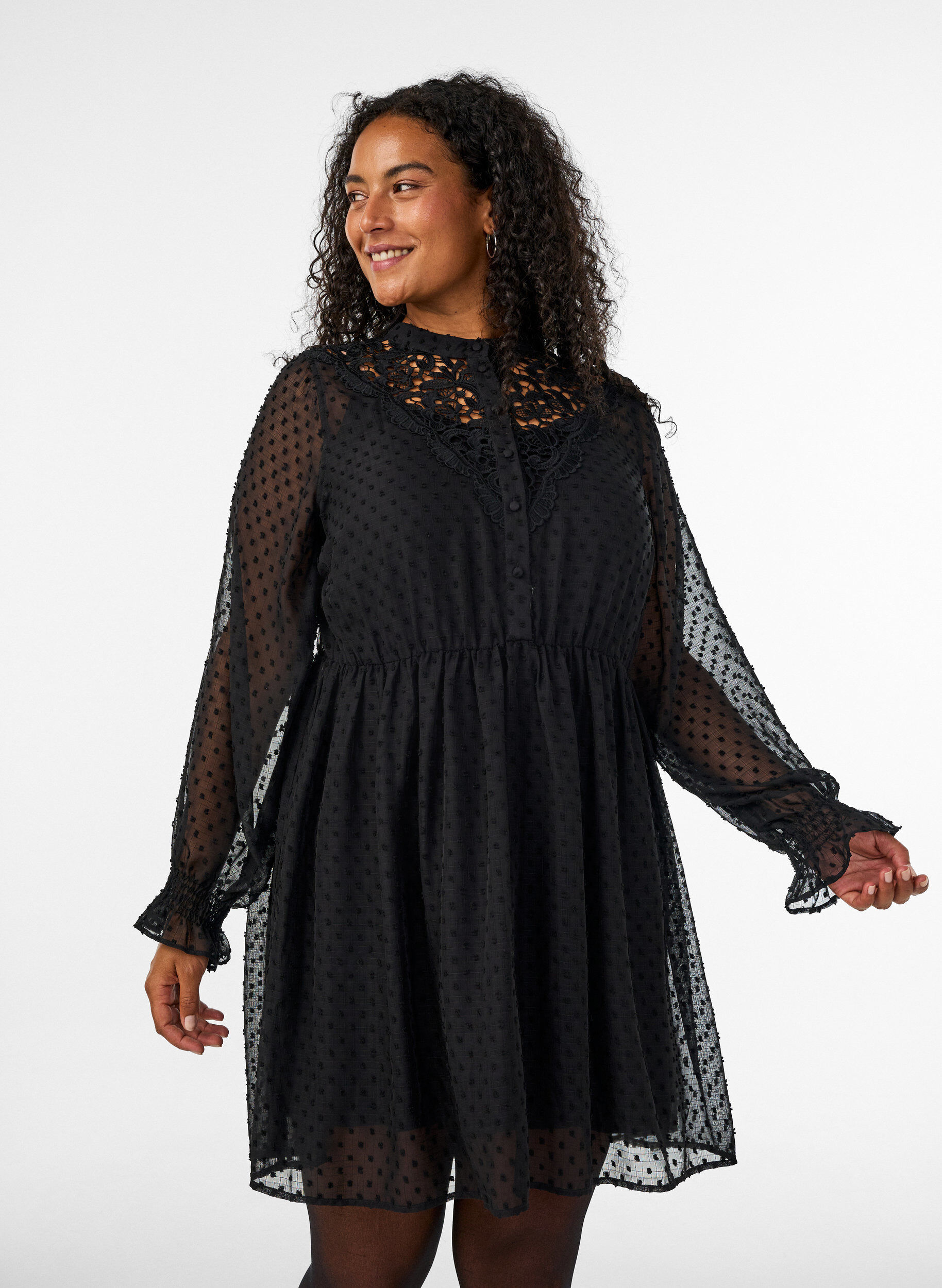 Chiffonjurk met guipure kant en empire-lijn, Zwart, Model