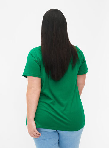 T-shirt en coton avec impression de texte et col en V, Jolly Green ORI, Model image number 1