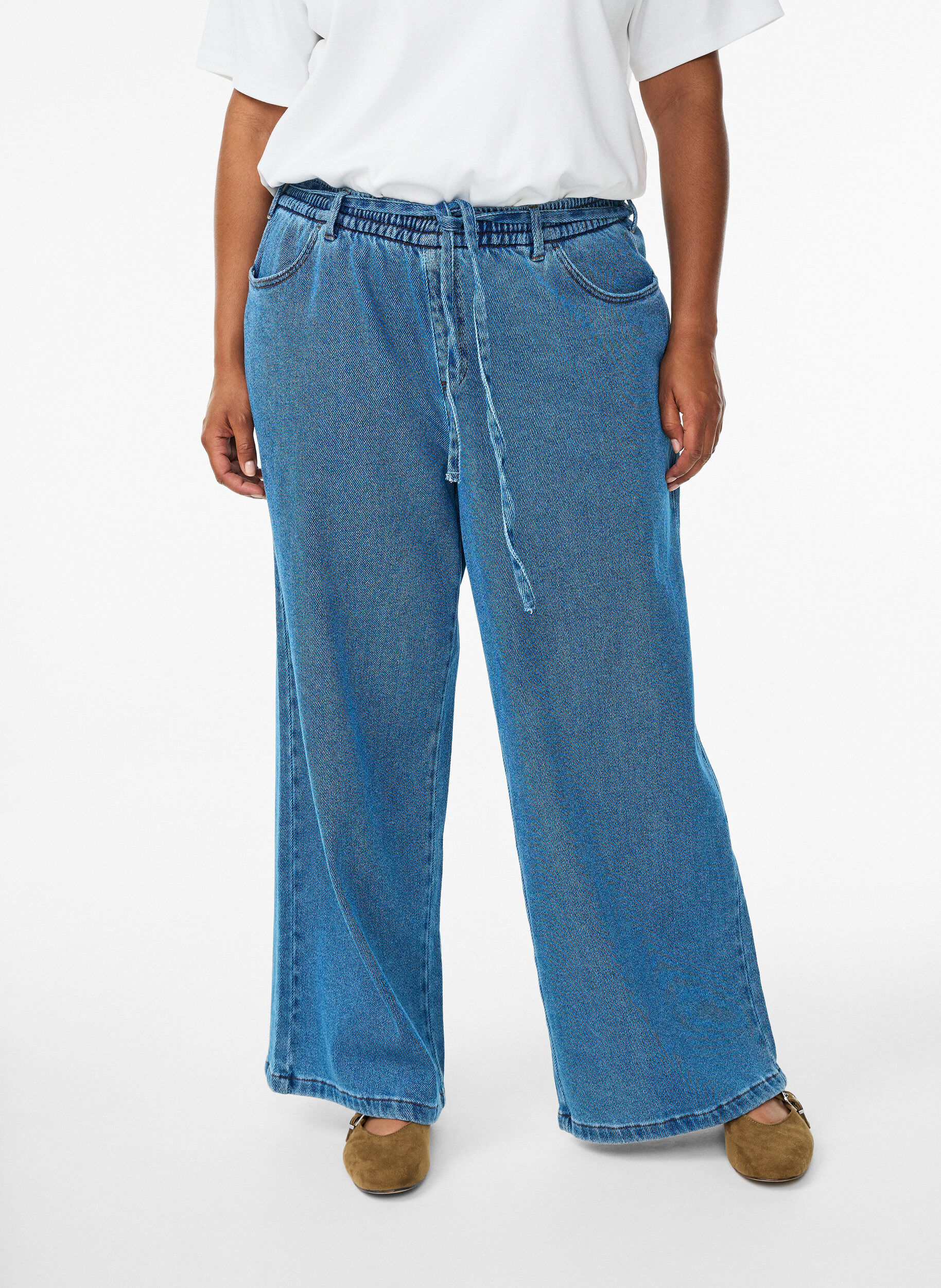 ZizziLosse pasvorm jeans met een elastische tailleband en een trekkoord, Blauw, Model image number 2