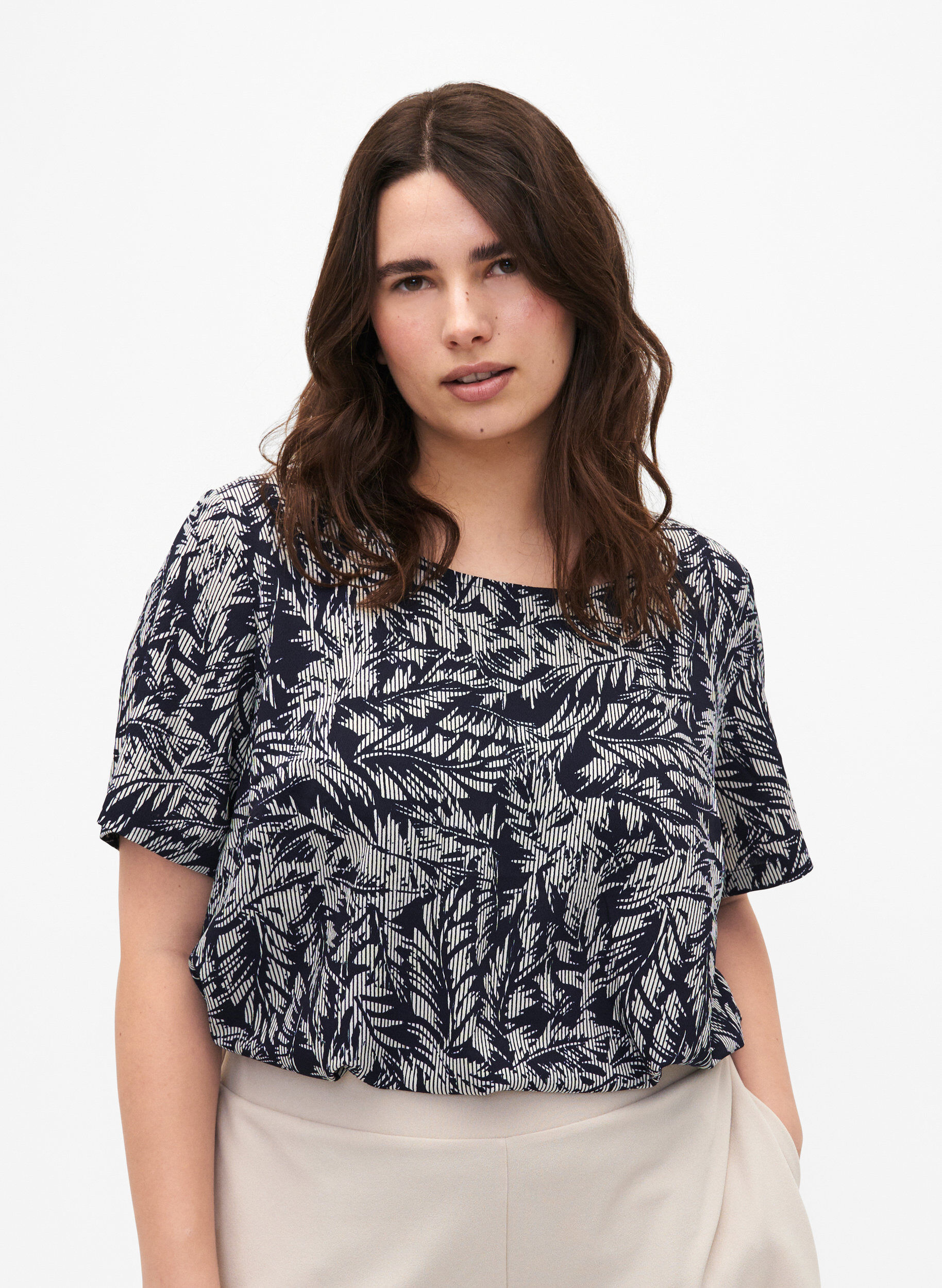 ZizziFLASH - Blouse met korte mouwen en print, Off White Blue Leaf, Model image number 0