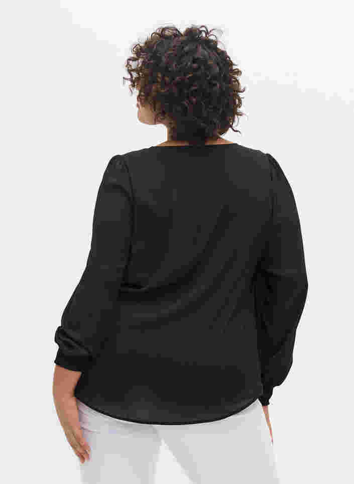 Chemise à col en V avec smock, Black, Model image number 1