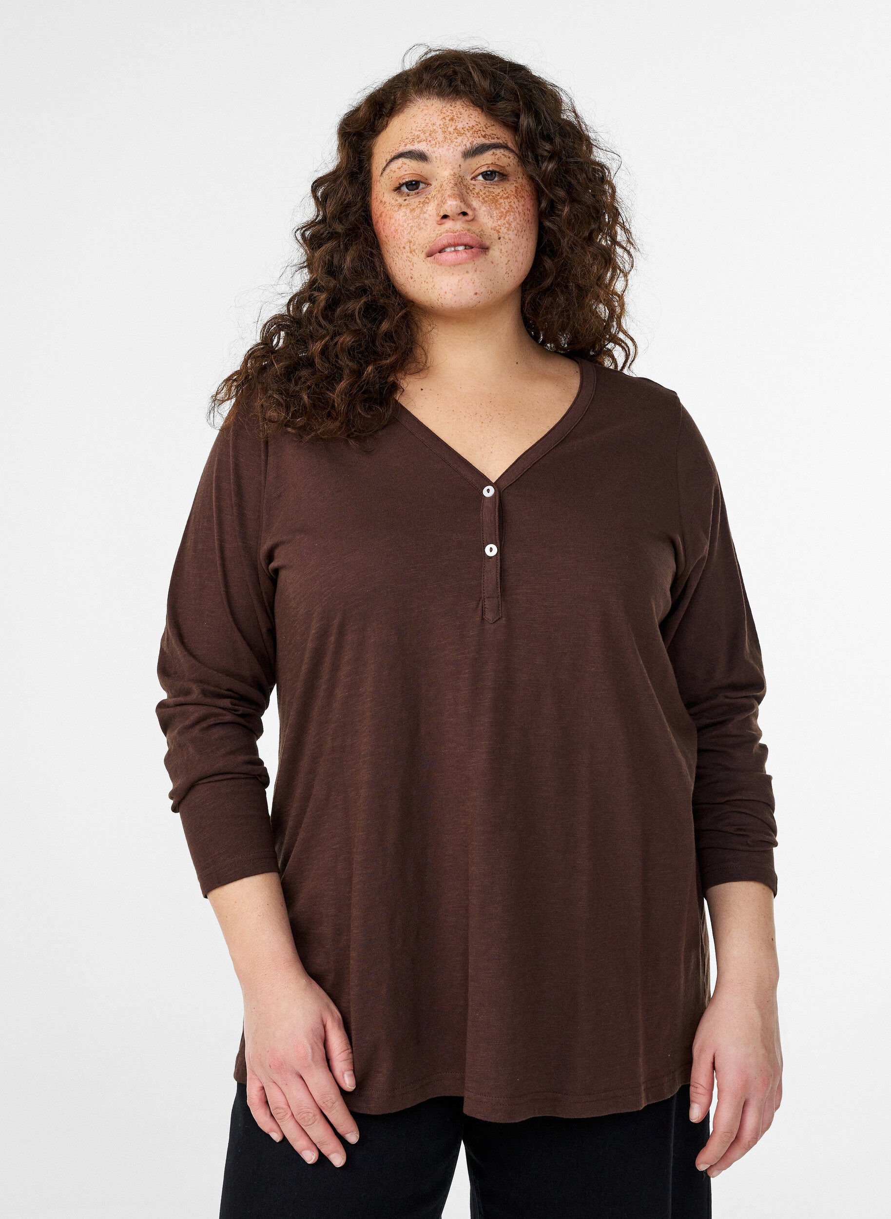 T-shirt met lange mouwen, V-hals en knopen, Bruin, Model