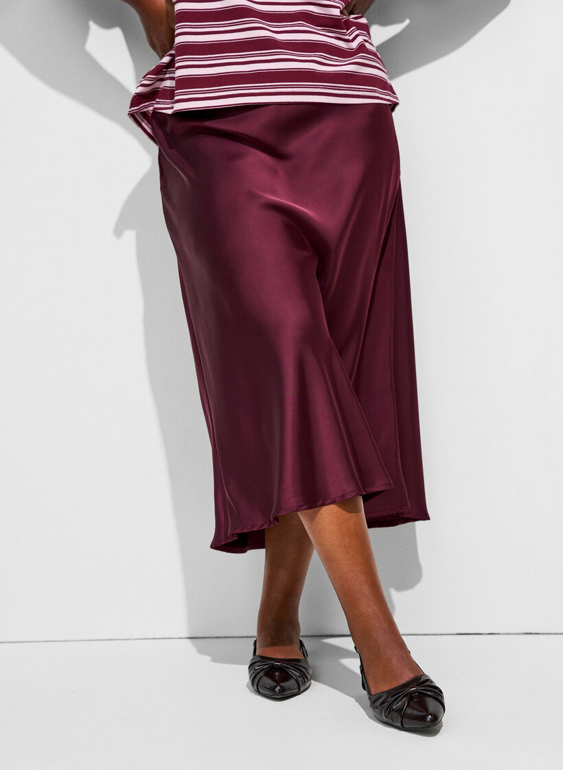 Satijnen midi rok, Rood, Model