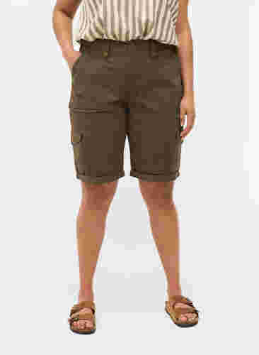 Short en coton avec des poches, Tarmac, Model image number 2