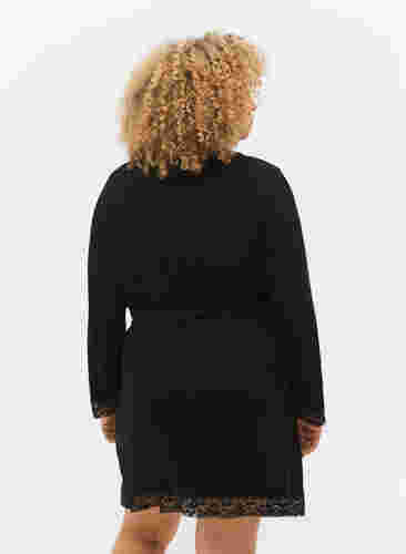Robe de chambre en viscose avec dentelle, Black, Model image number 1