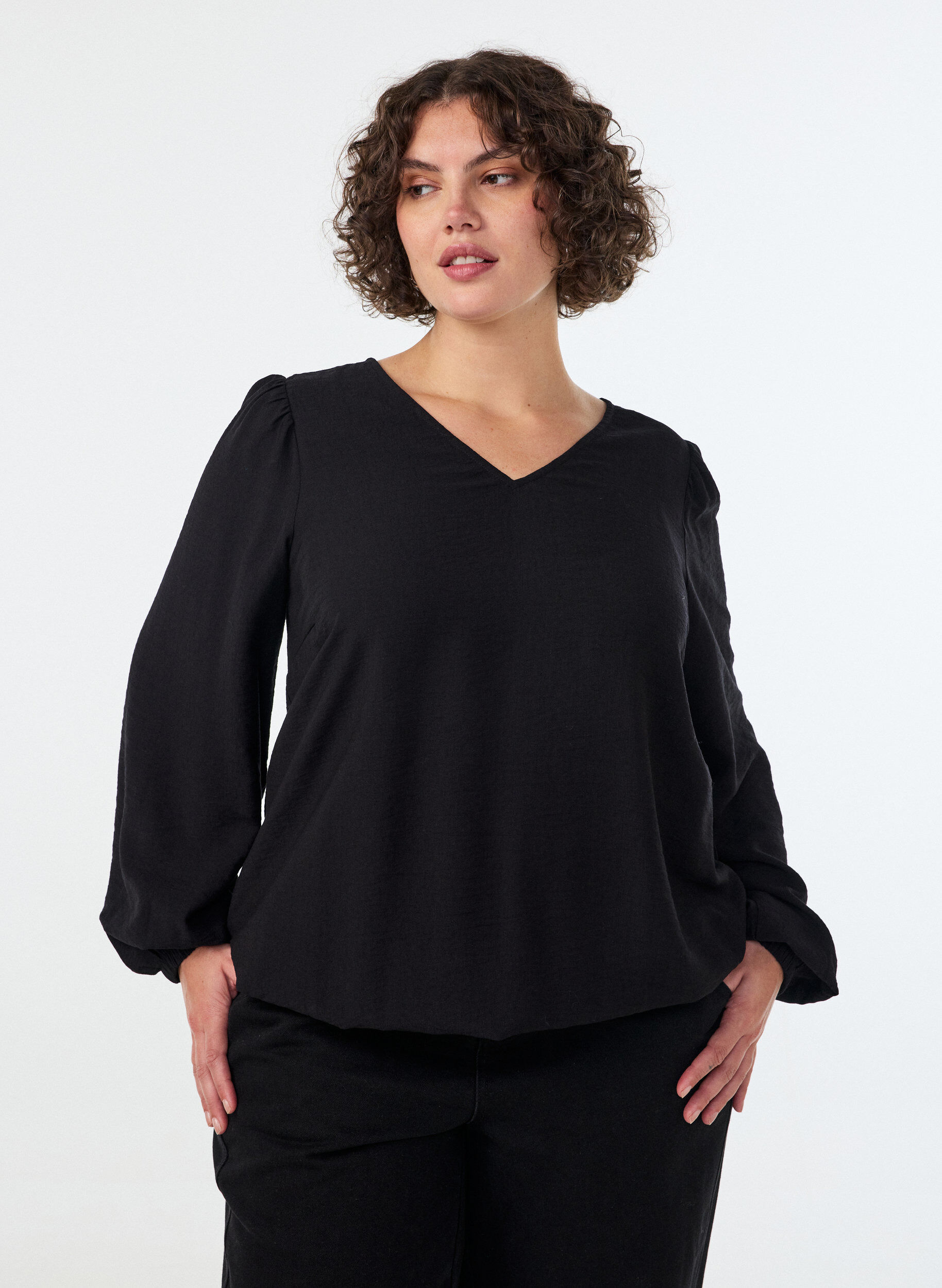 ZizziViscose blouse met V-hals en ballonvormig silhouet, Zwart, Model image number 0