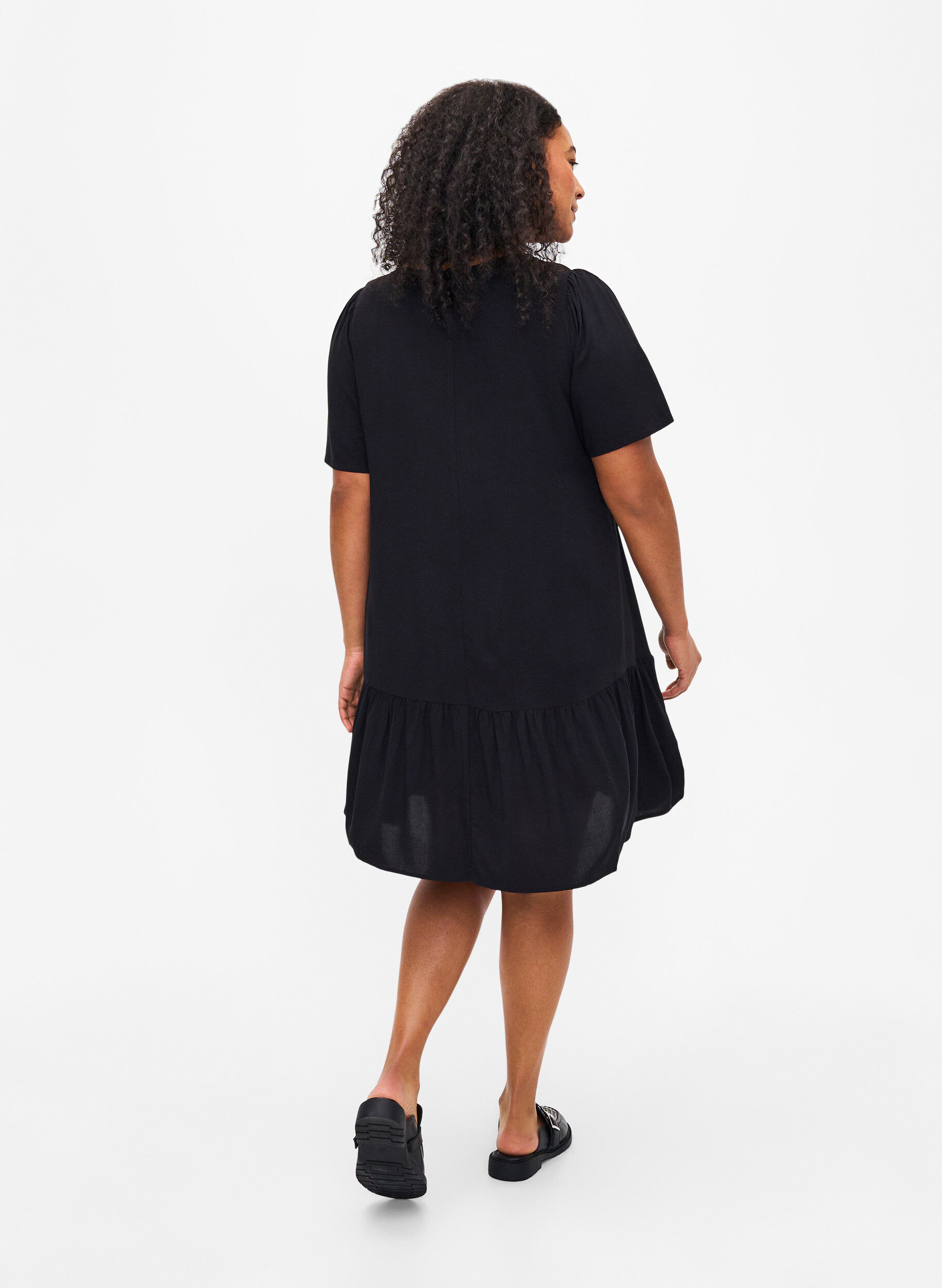 ZizziRobe en viscose avec d&eacute;coupe, Noir, Model image number 2