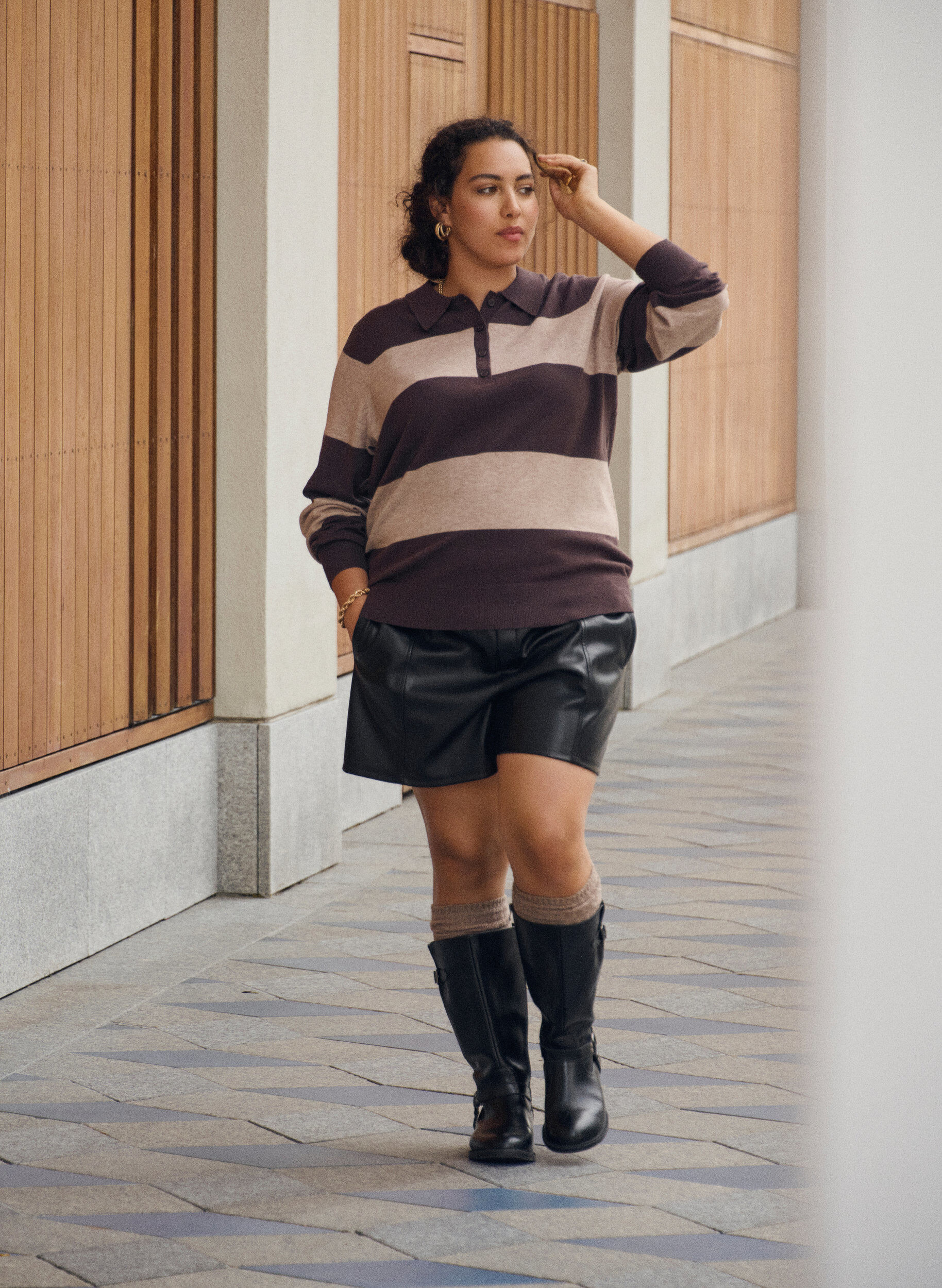 Zizzi Short ample en similicuir avec ceinture &eacute;lastique, Noir, Image image number 0