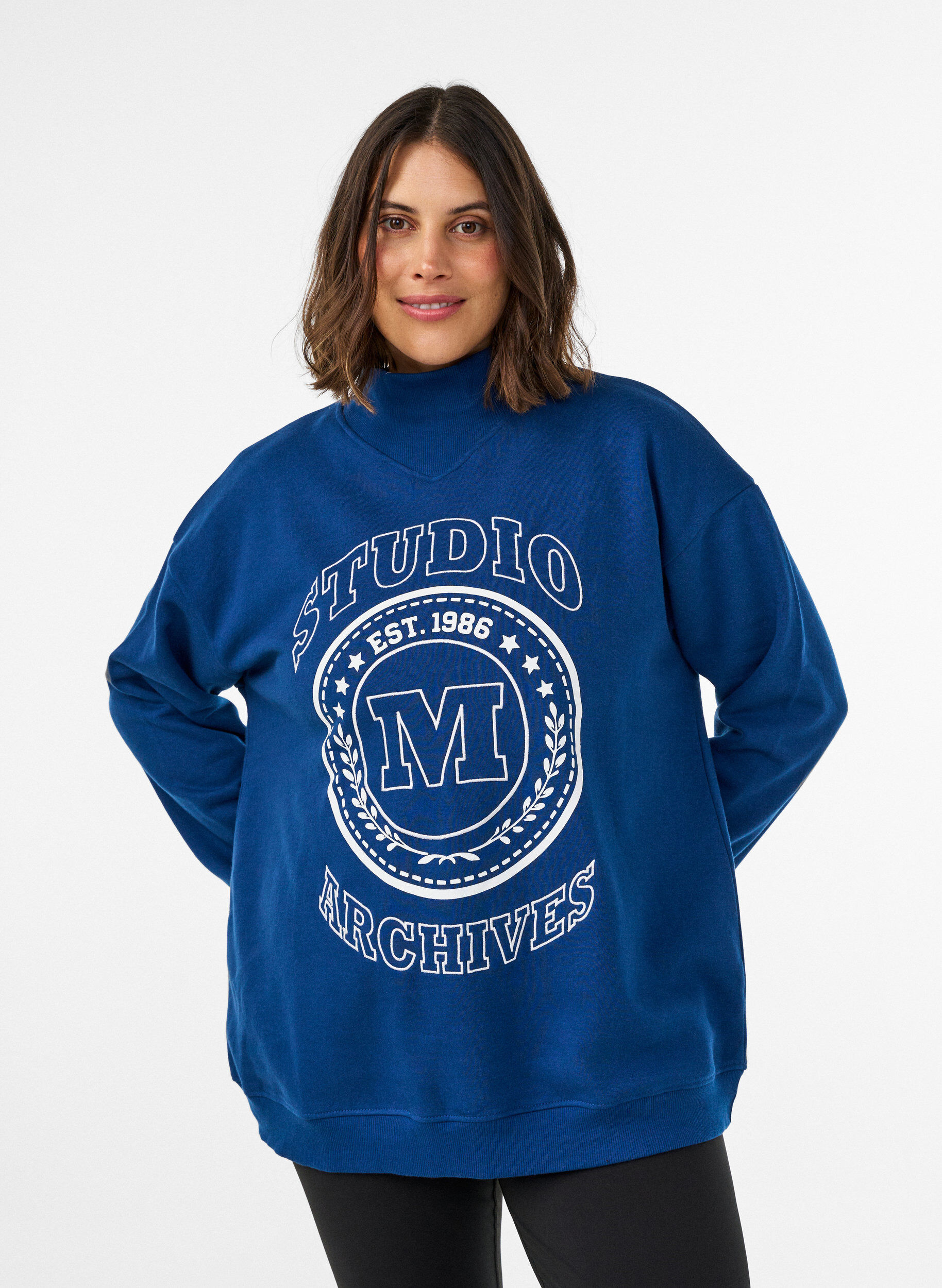 ZizziSweatshirt met hoge hals en sportief motief op de voorkant, Blauw, Model image number 0
