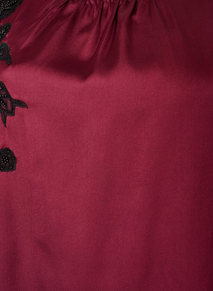 Blouse en satin avec appliqu&eacute; en dentelle et perles, Bordeaux, Packshot image number 2