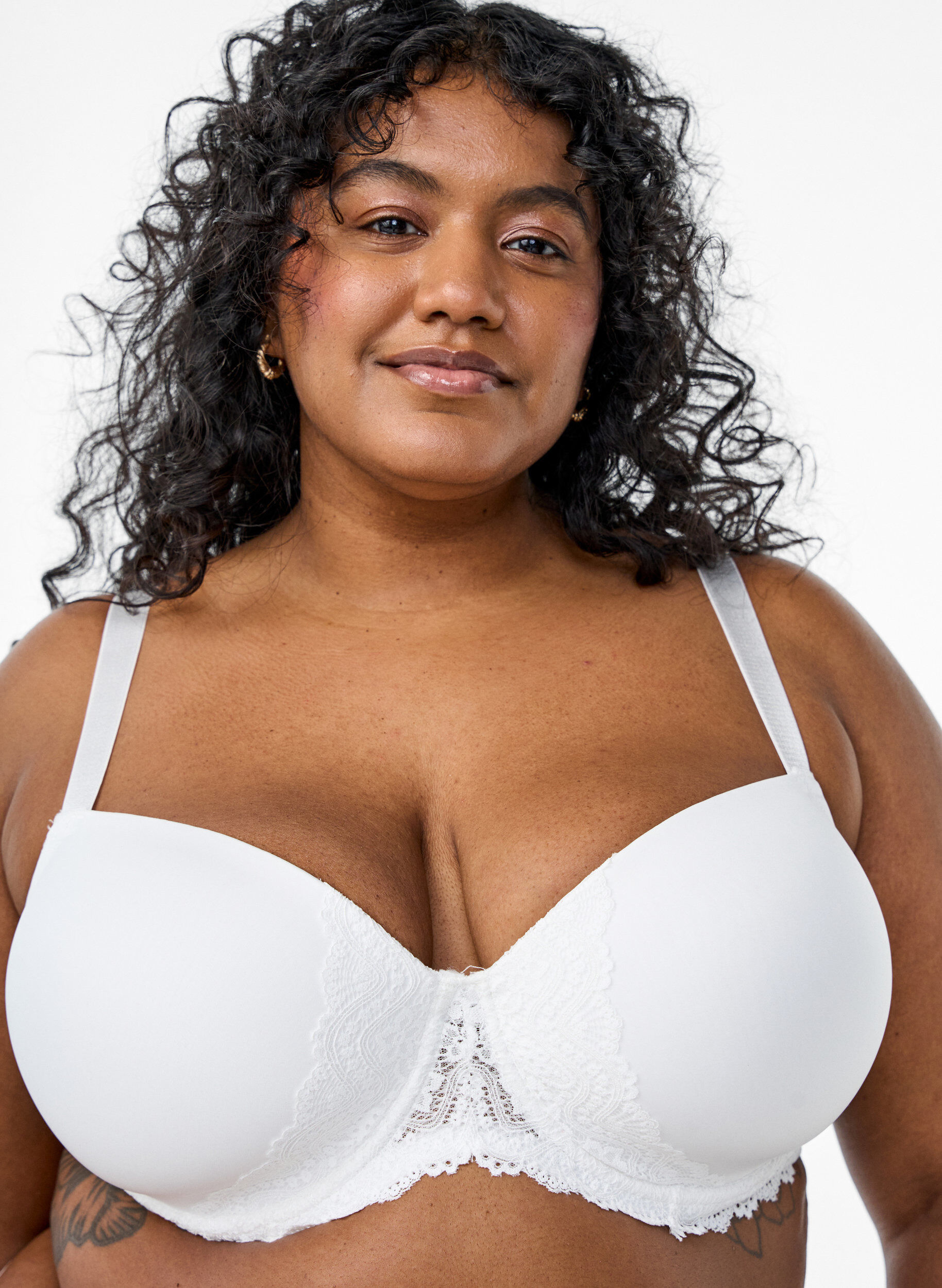 Zizzi Soutien-gorge moul&eacute; avec d&eacute;tails en dentelle, Blanc, Model image number 3