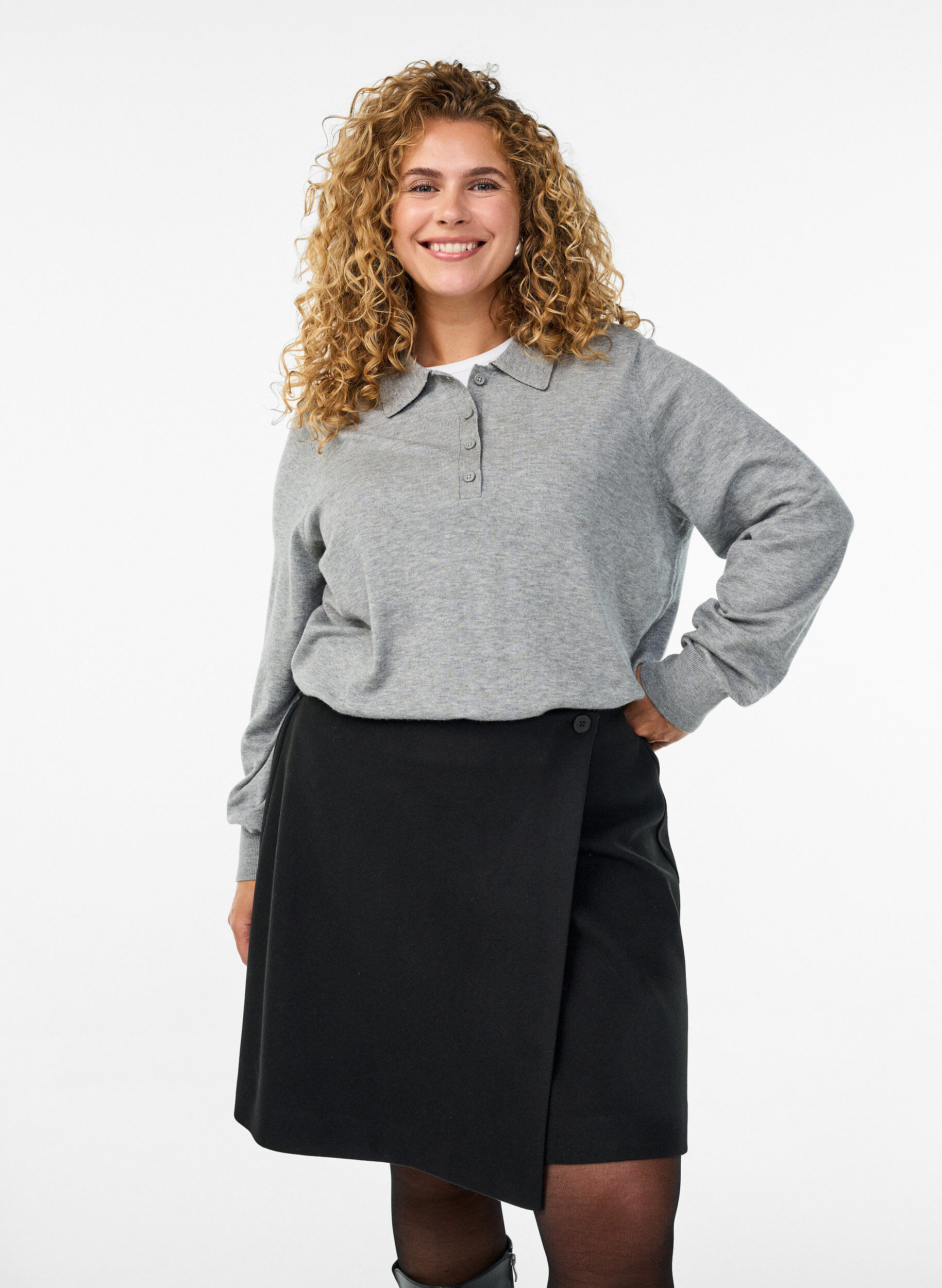 Mini-jupe portefeuille &agrave; boutons, Noir, Model