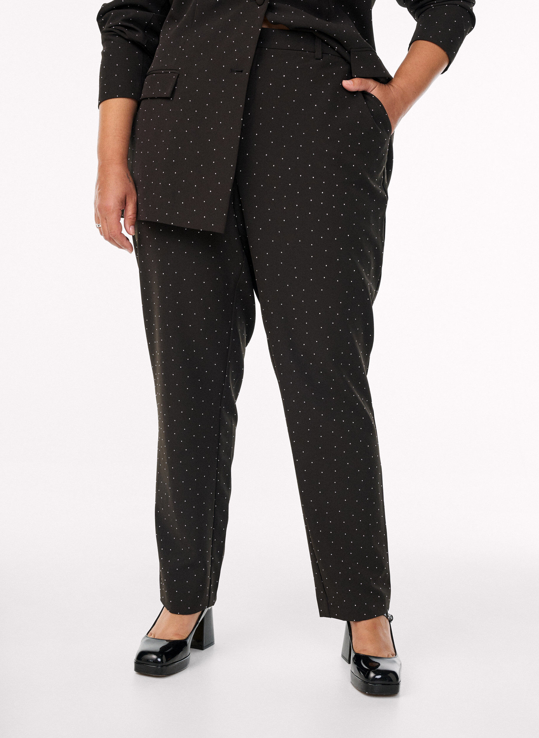 Zizzi Pantalon taille haute avec des strass, Noir, Model image number 2