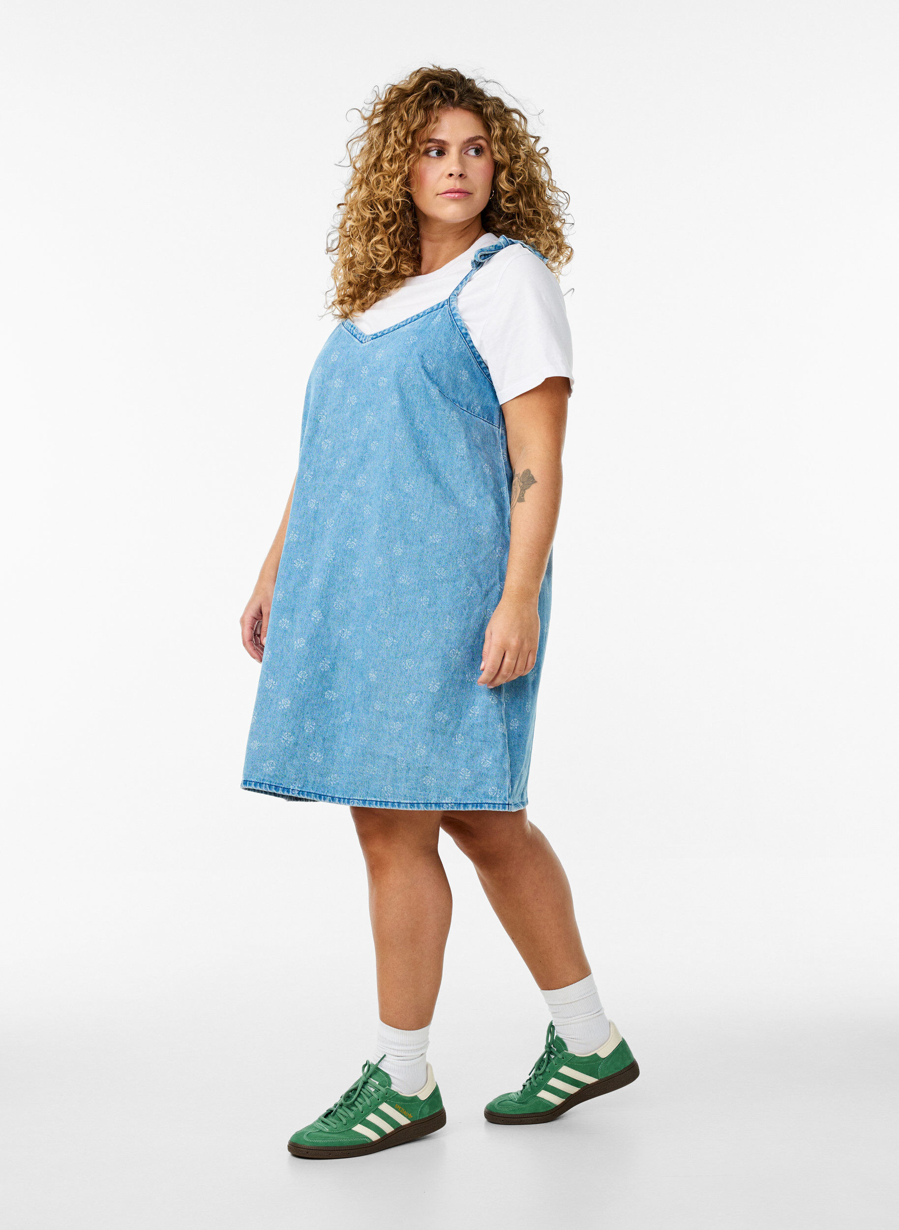 ZizziKorte denimjurk met verstelbare banden, LBD w. Flower, Model image number 3
