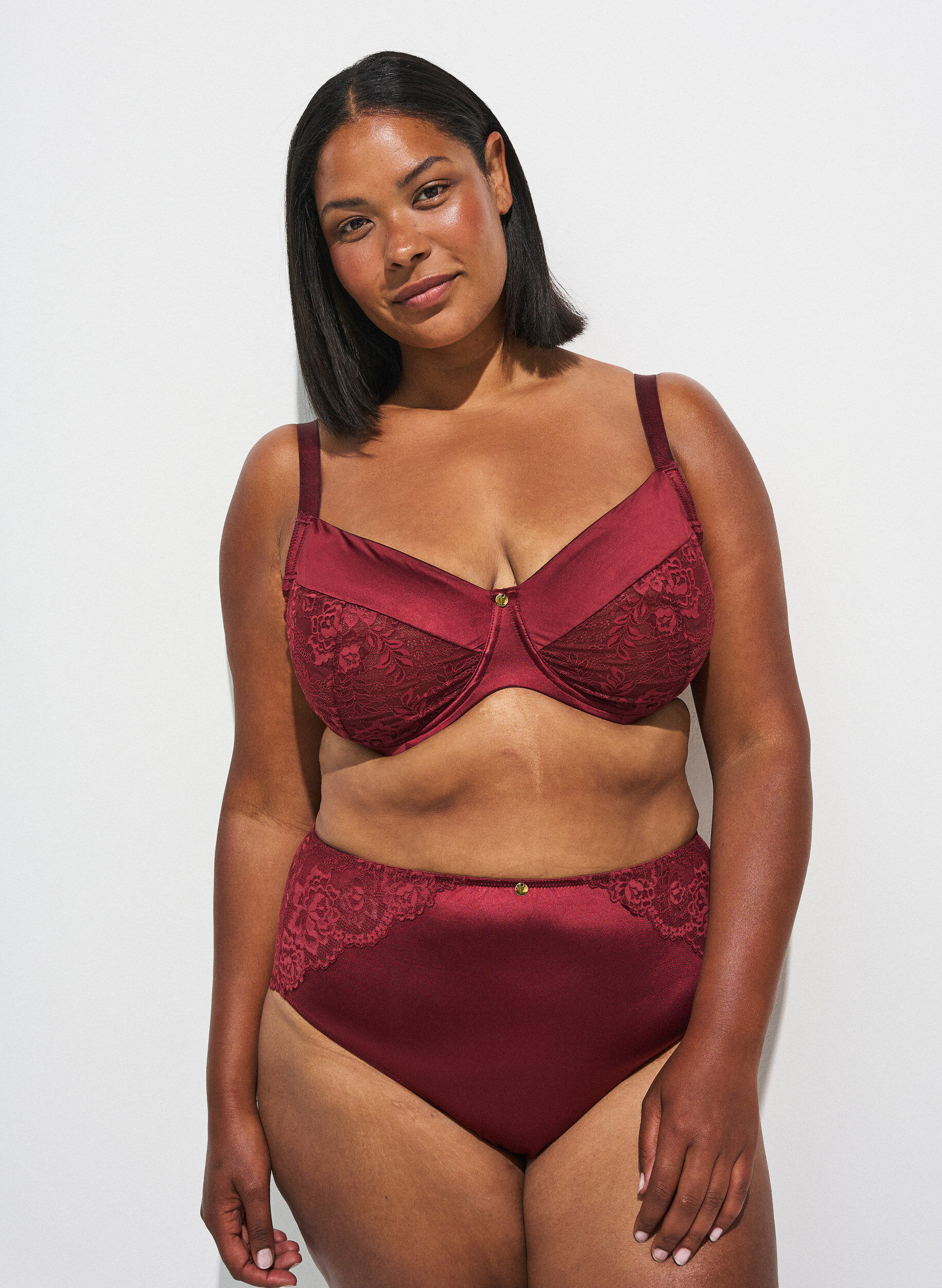 ZizziSoutien-gorge embo&icirc;tant en microfibre brillante, Bordeaux fonc&eacute;, Image image number 0