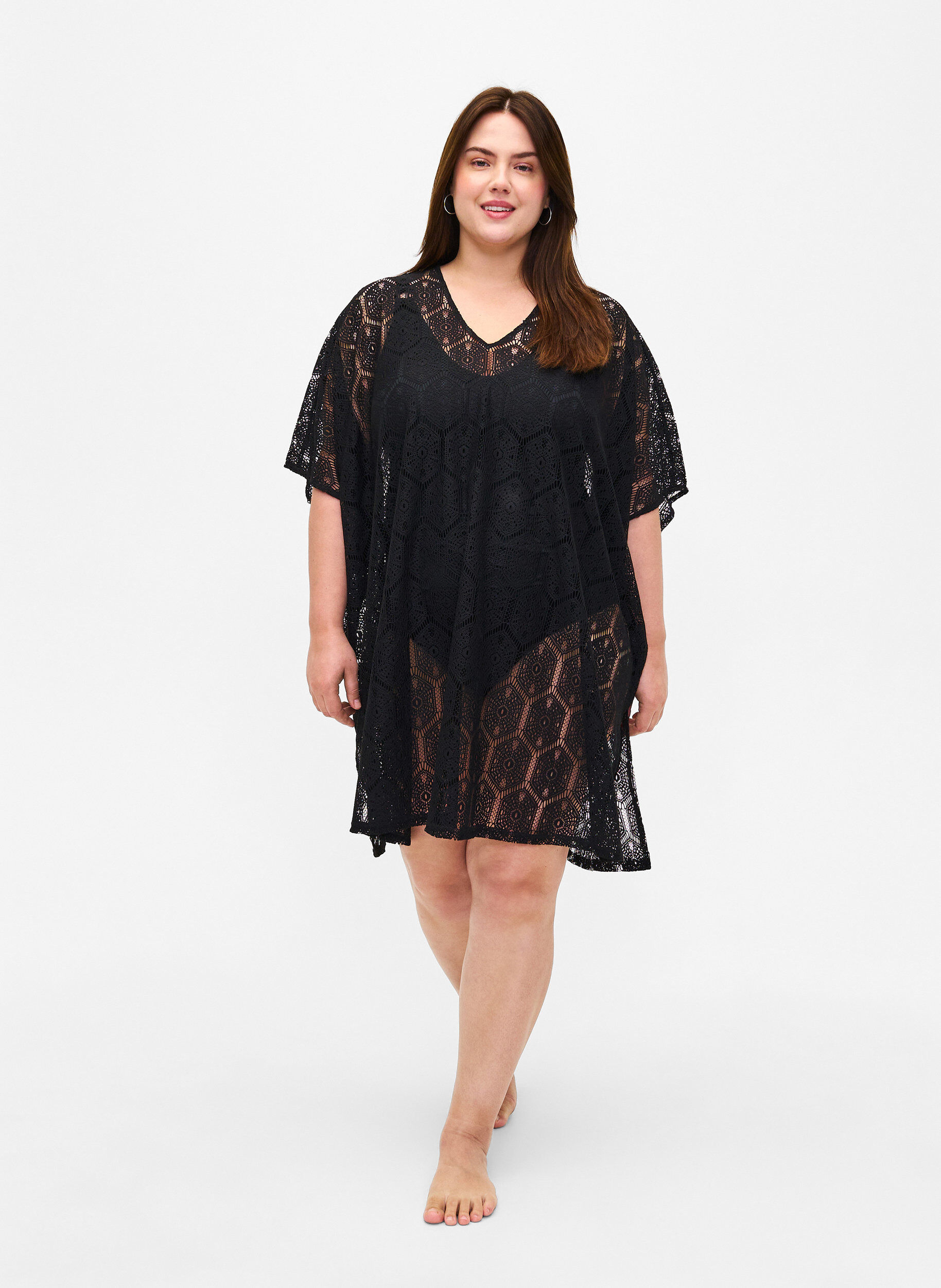 Zizzi Robe de plage caftan avec motif &agrave; trous, Black, Model image number 2