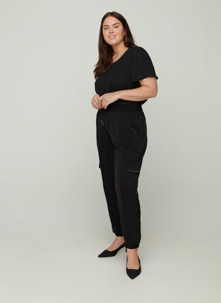 Losvallende broek met grote broekzakken, Black, Model image number 2