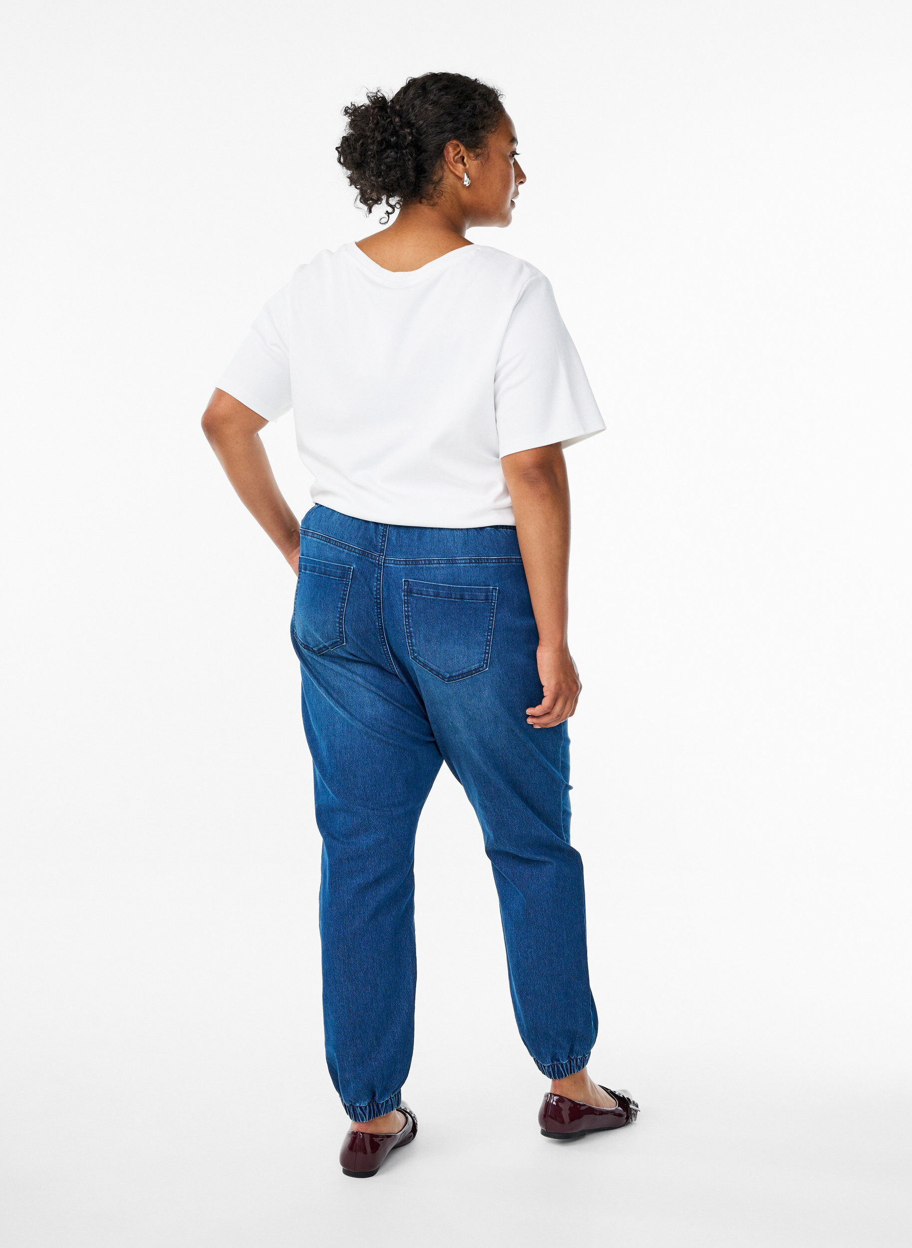 Zizzi Pantalon de jogging en denim avec des poches, Bleu, Model image number 2