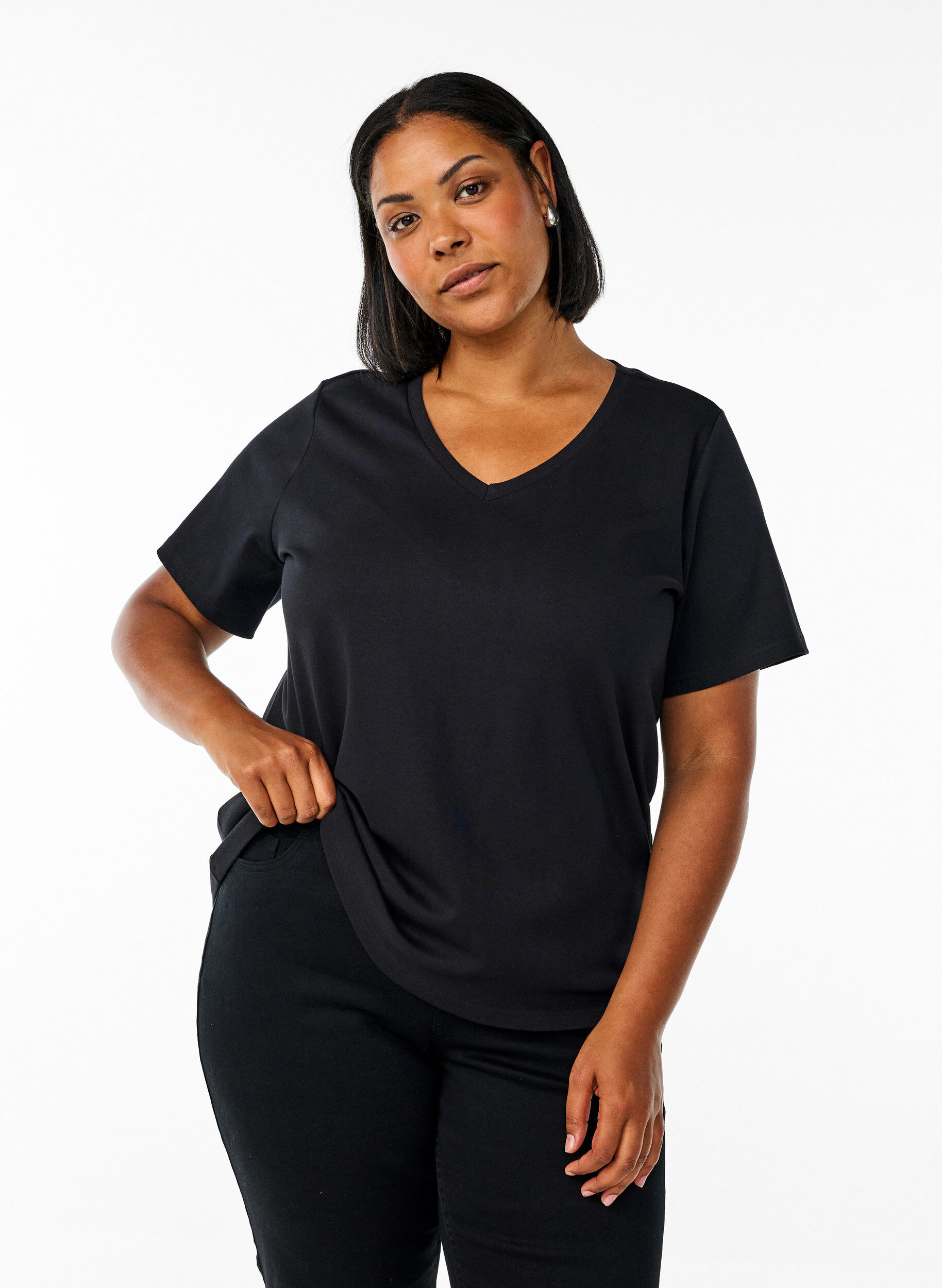 Basic V-hals T-shirt in biologisch katoen, Zwart, Model