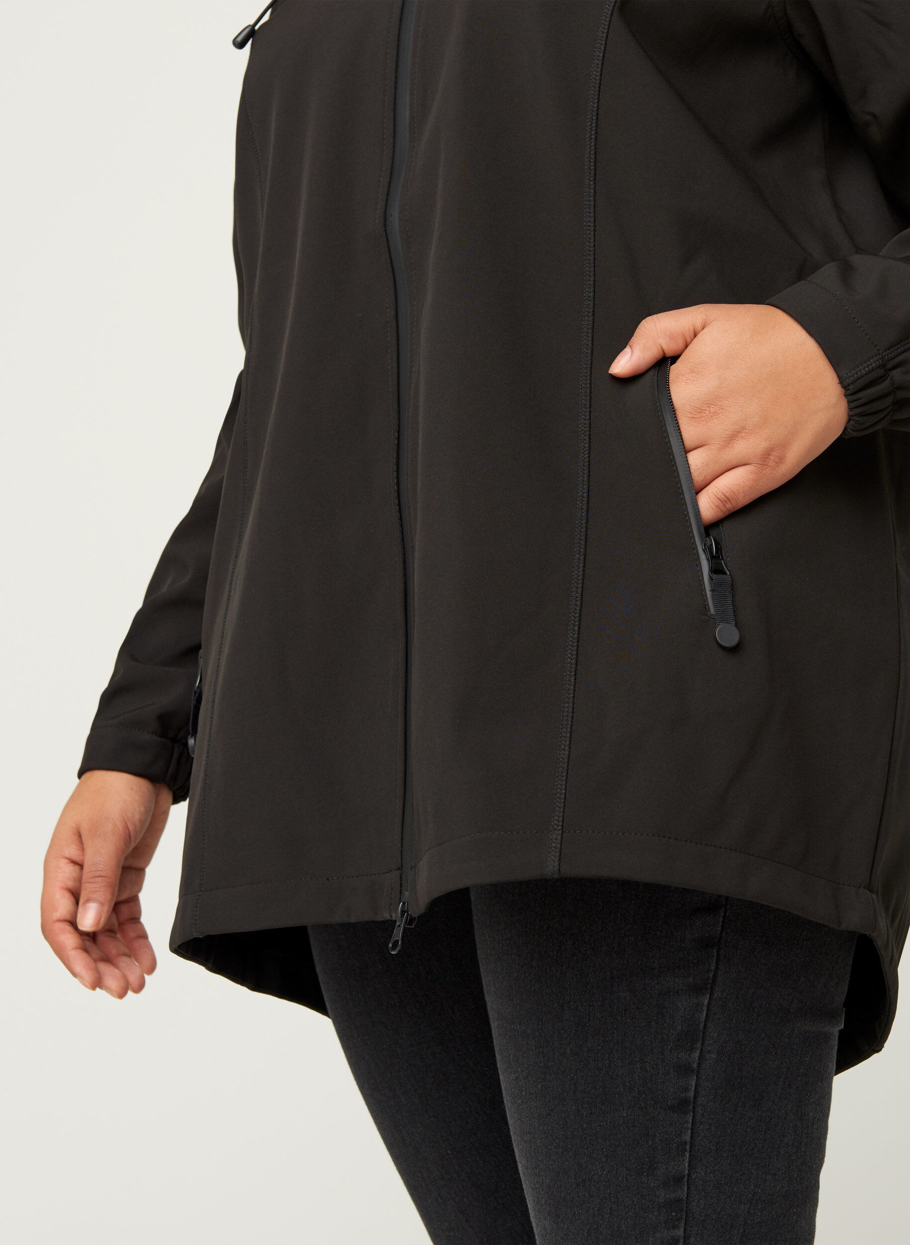 Zizzi Veste softshell courte &agrave; capuche, Black, Model image number 3