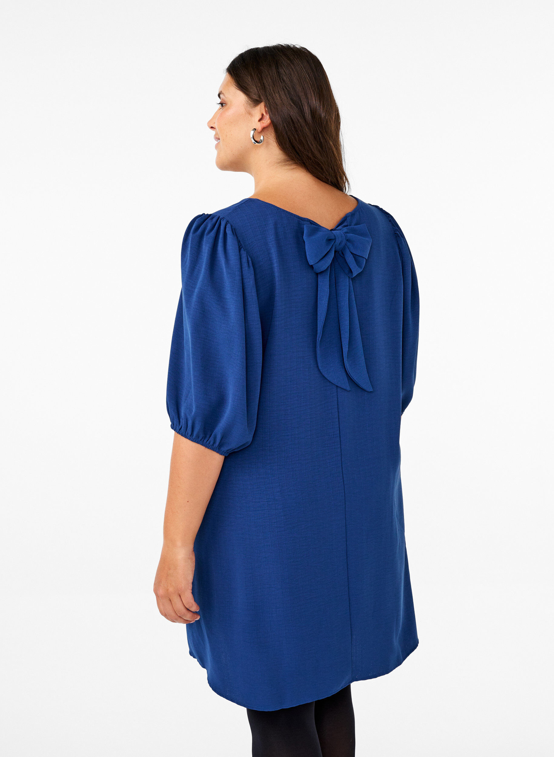 Zizzi Robe courte avec n&oelig;ud dans le dos, Estate Blue, Model image number 1