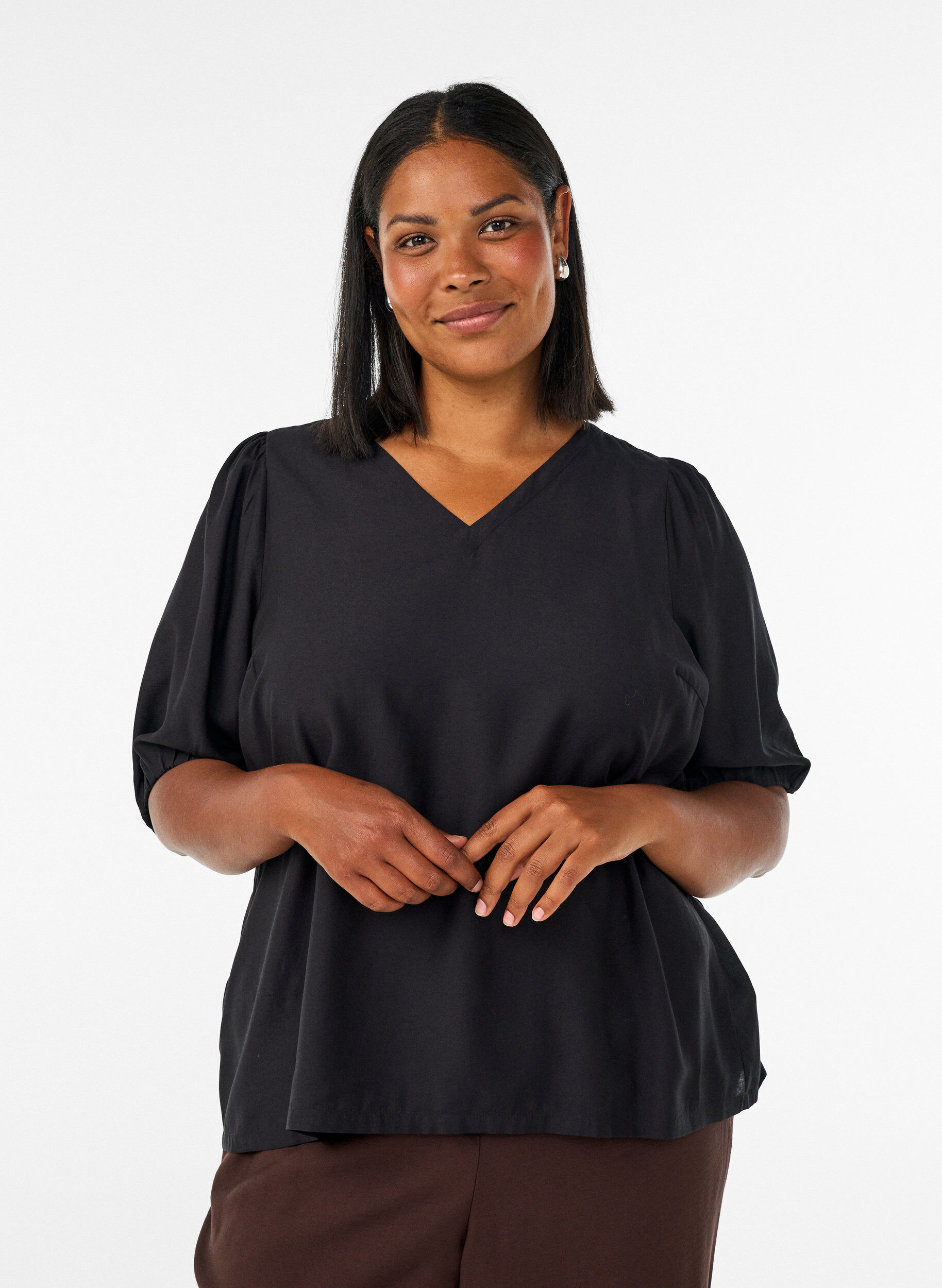 Blouse en viscose avec col en V, Noir, Model