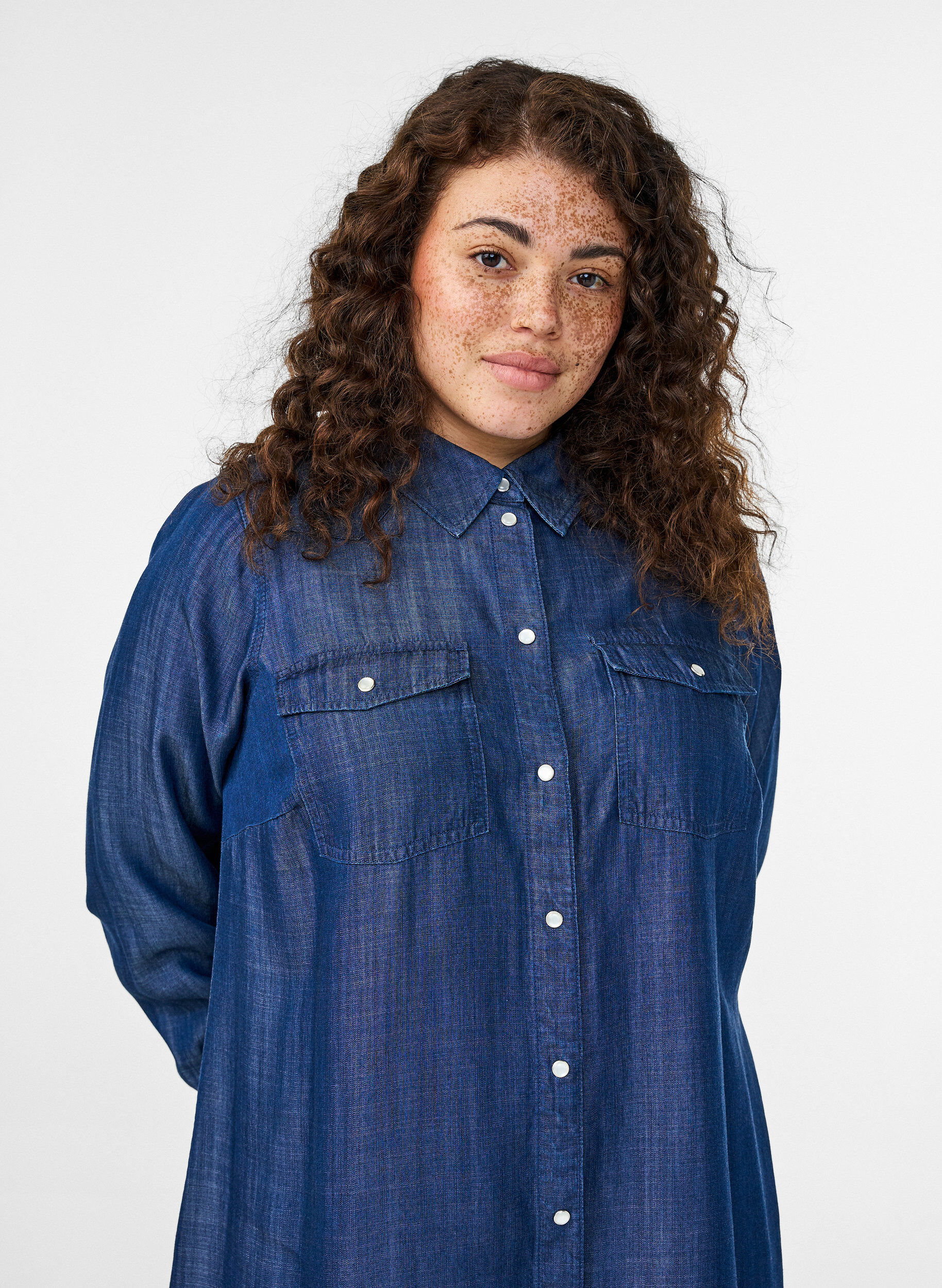 ZizziKorte denimjurk in lyocell met drukkers, Blauw, Model image number 2