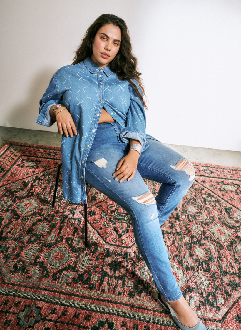 Jeans Amy avec une coupe super slim et des détails déchirés, Blue denim, Image